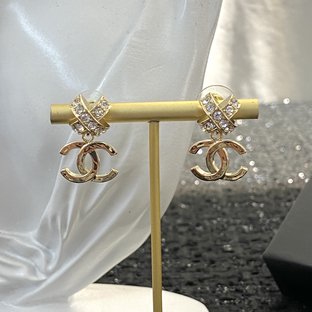 TOP CHANEL Double C Cross Earrings