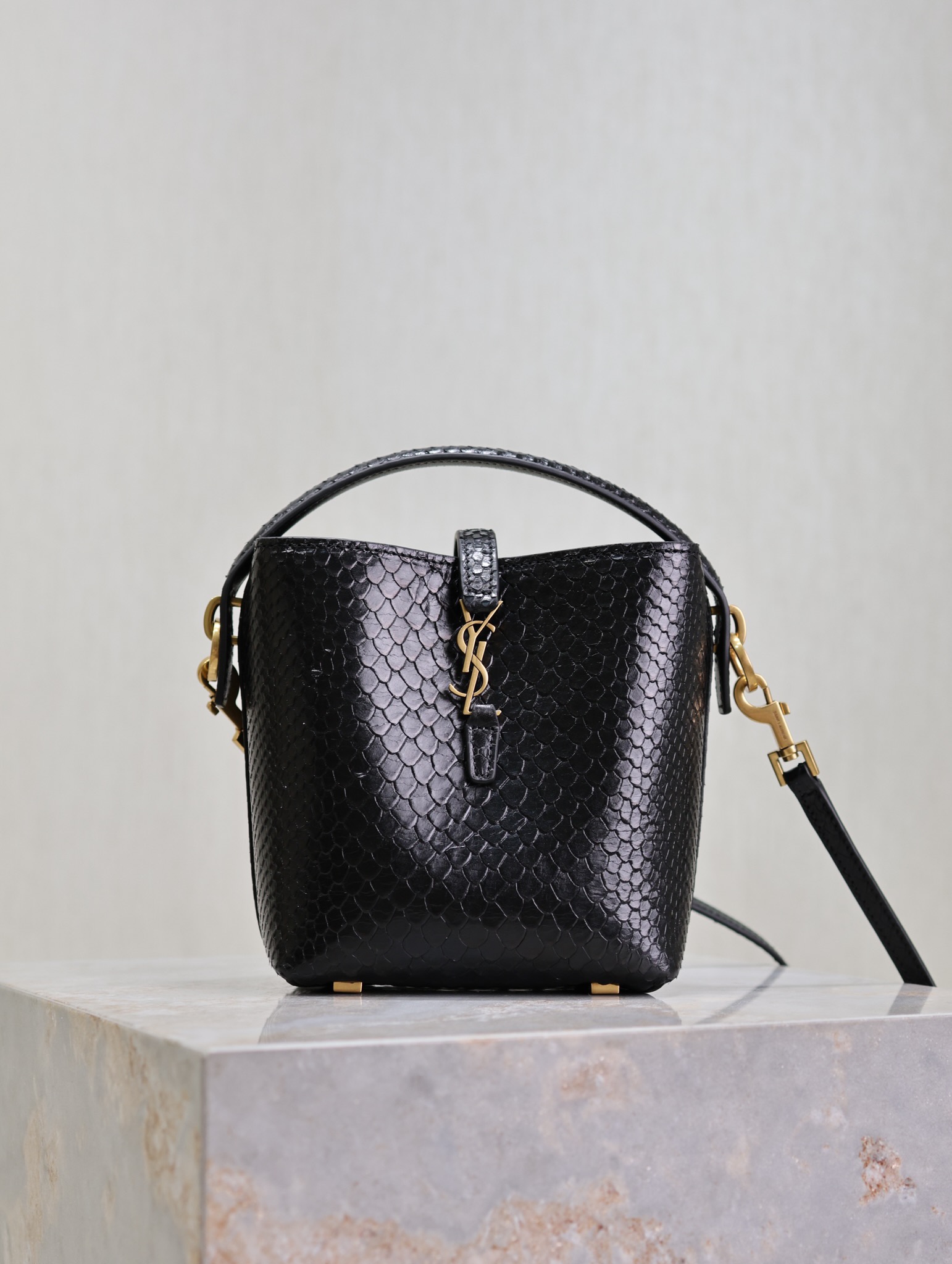 TOP Yves Saint Laurent YSL LE 37 Bag 15x13x6cm/17×20×13cm -Black