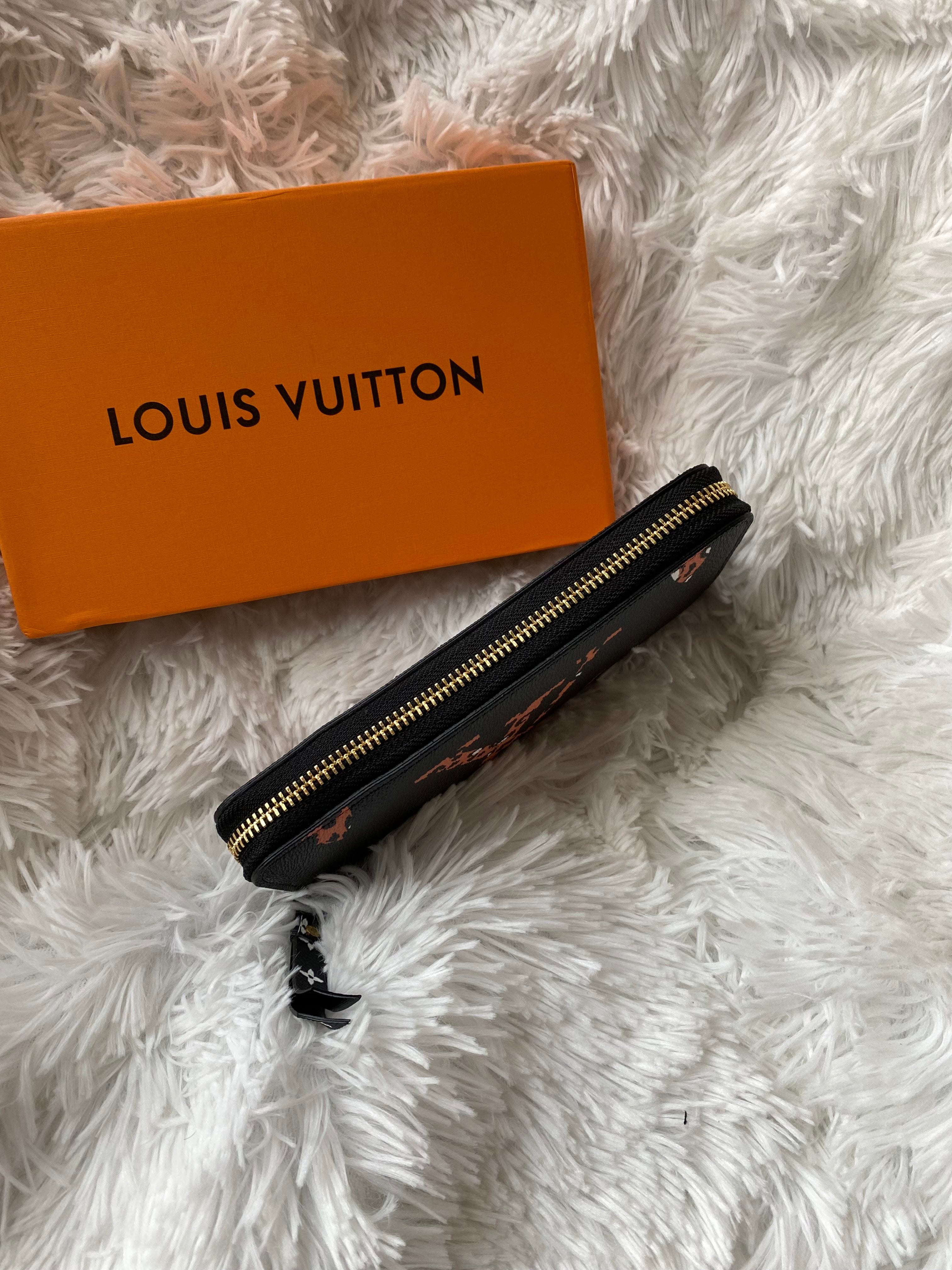 TOP Louis Vuitton LV LV Giant Monogram Zippy Wallet Jungle - Black