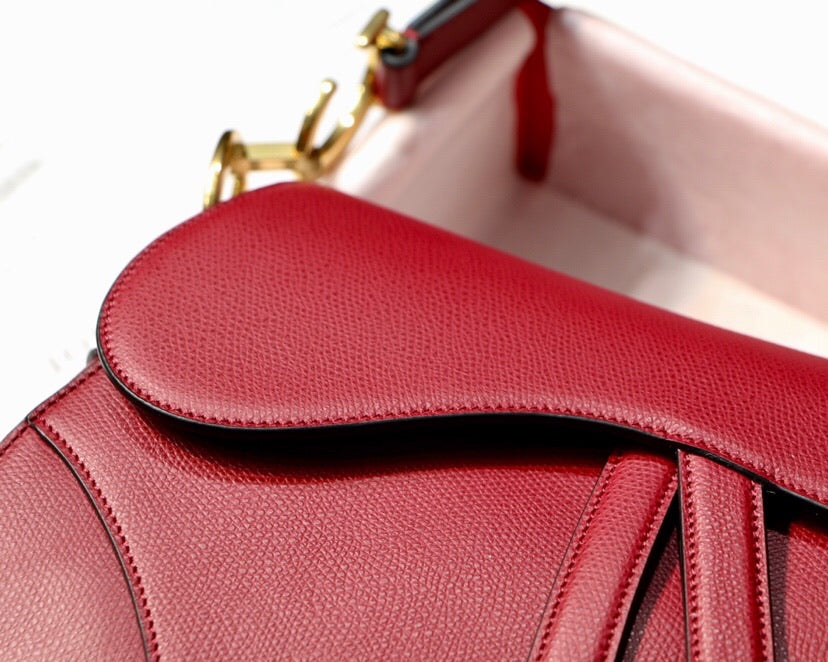 TOP Christian Dior Saddle Bag Grainy Leather Medium - Red