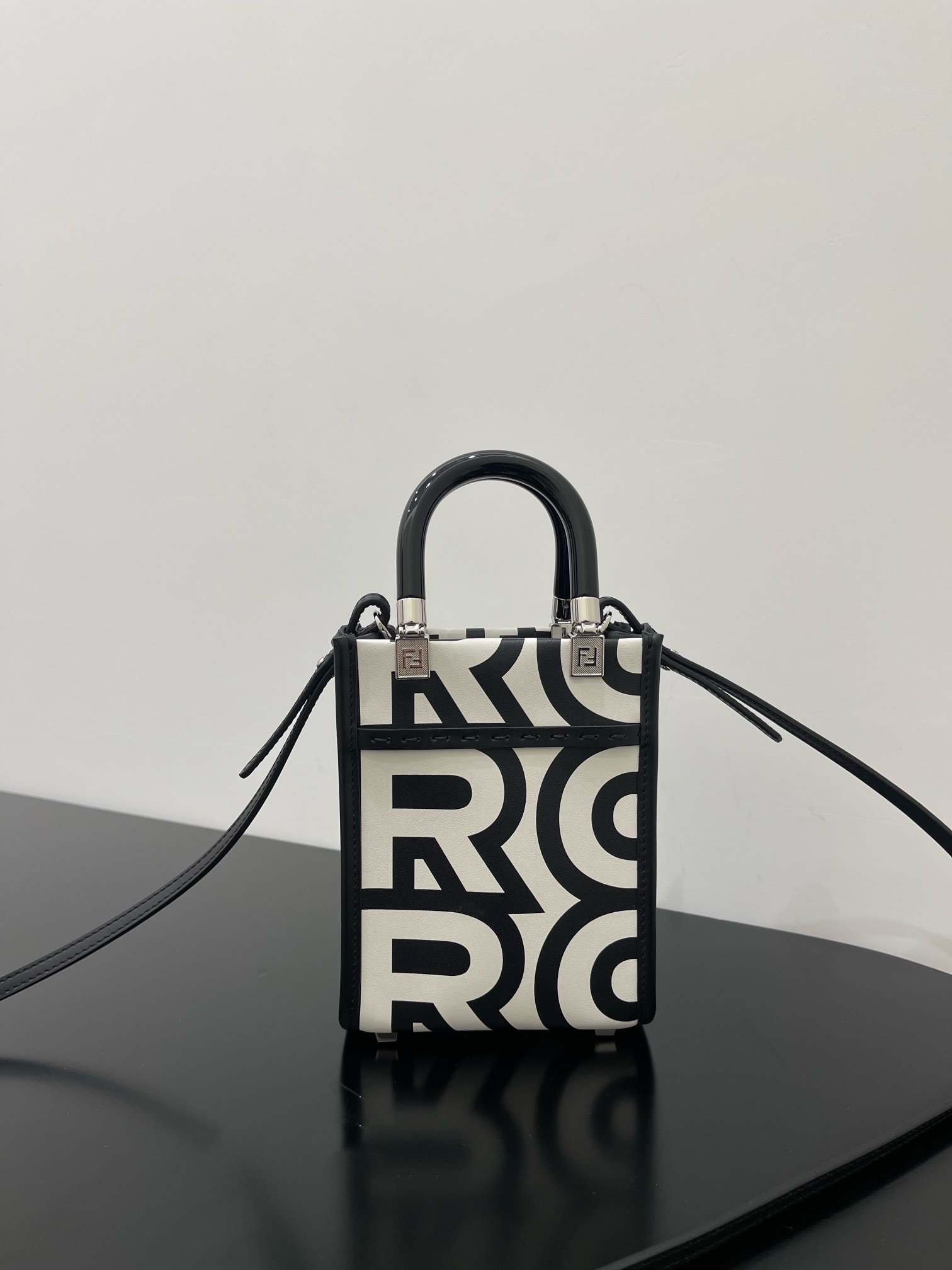 TOP FENDI Mini Sunshine Baroque Prints Tote 13x6.5x18cm - Black & White