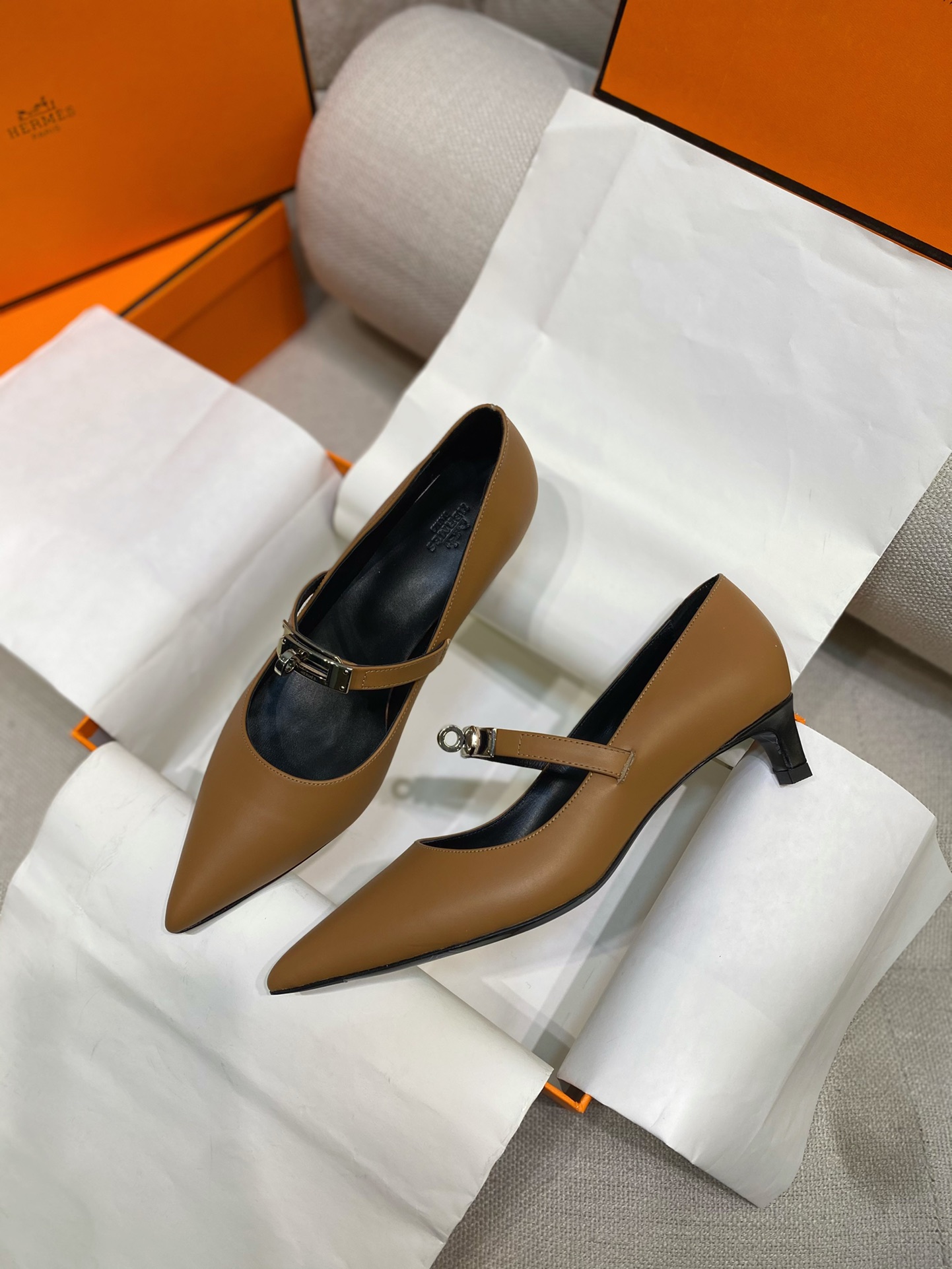 TOP HERMES Pointed Low Heel Shoes - 3 Colors