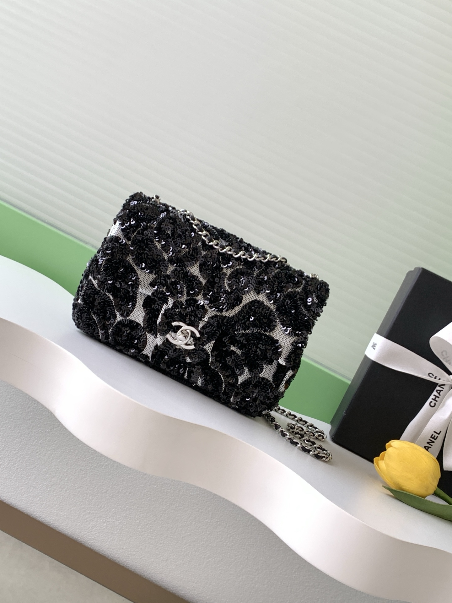 TOP CHANEL Classic Flap Bag CF Sequins 21*14*8cm - Black