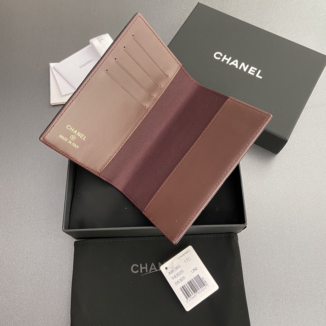 TOP CHANEL Calfskin/Lambskin Passport Holder 10x15x2cm - Black