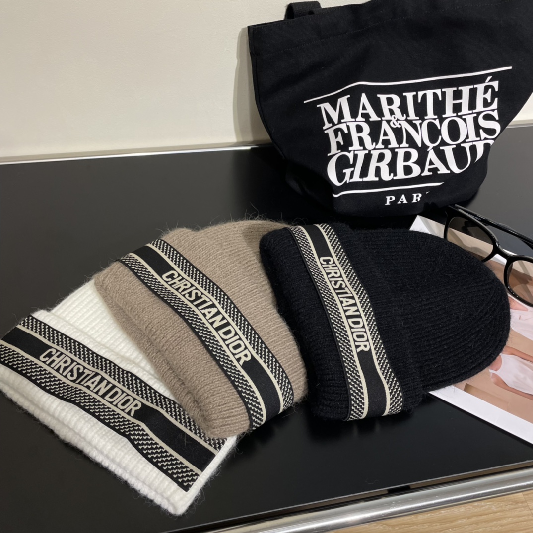 TOP Christian Dior Knitted Hats - 3 Colors