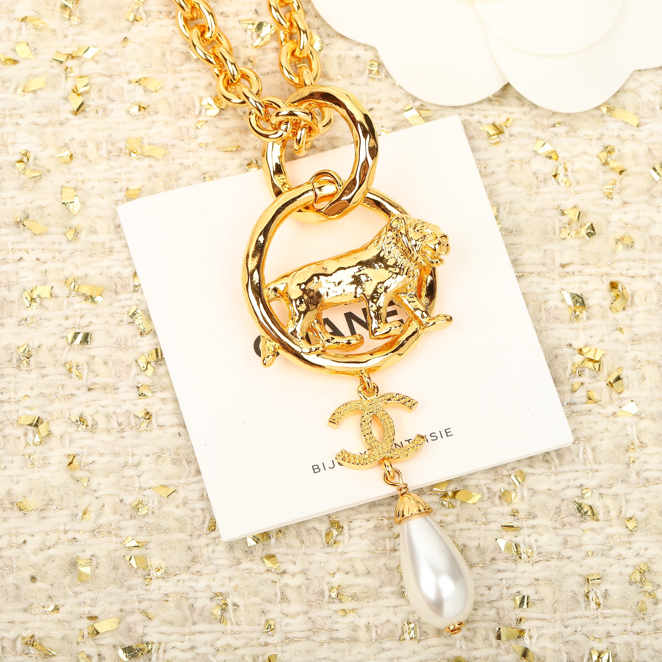 TOP CHANEL Lion Necklace - Gold