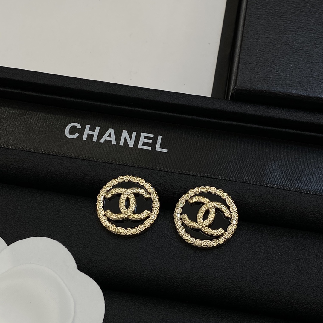 TOP CHANEL Earrings - Gold