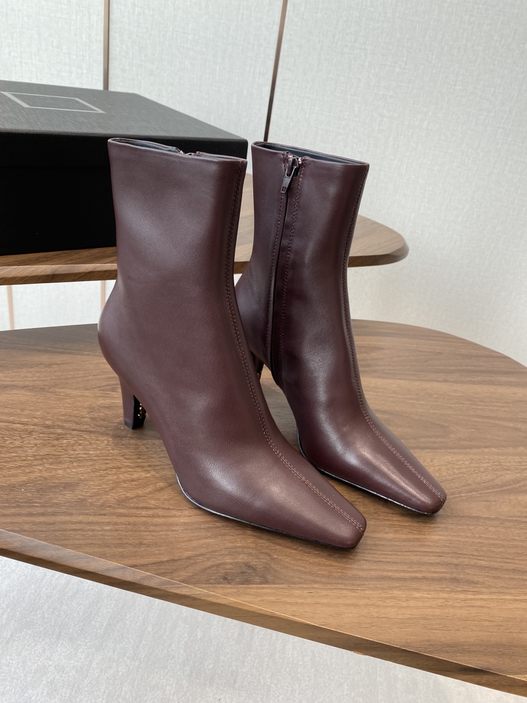TOP Yves Saint Laurent YSL Ankle Boots Calfskin - Red