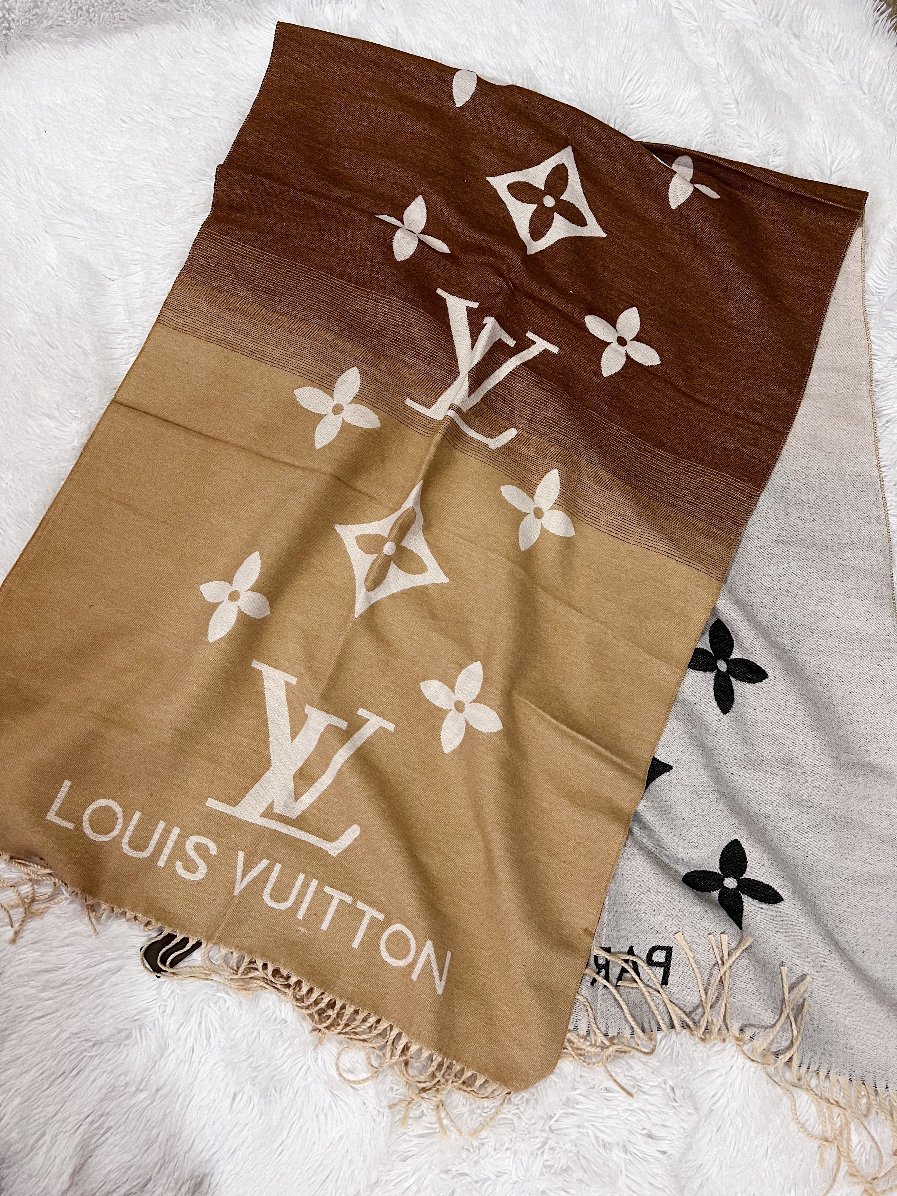 TOP Louis Vuitton LV L*V Ombre Scarf - Black & Beige