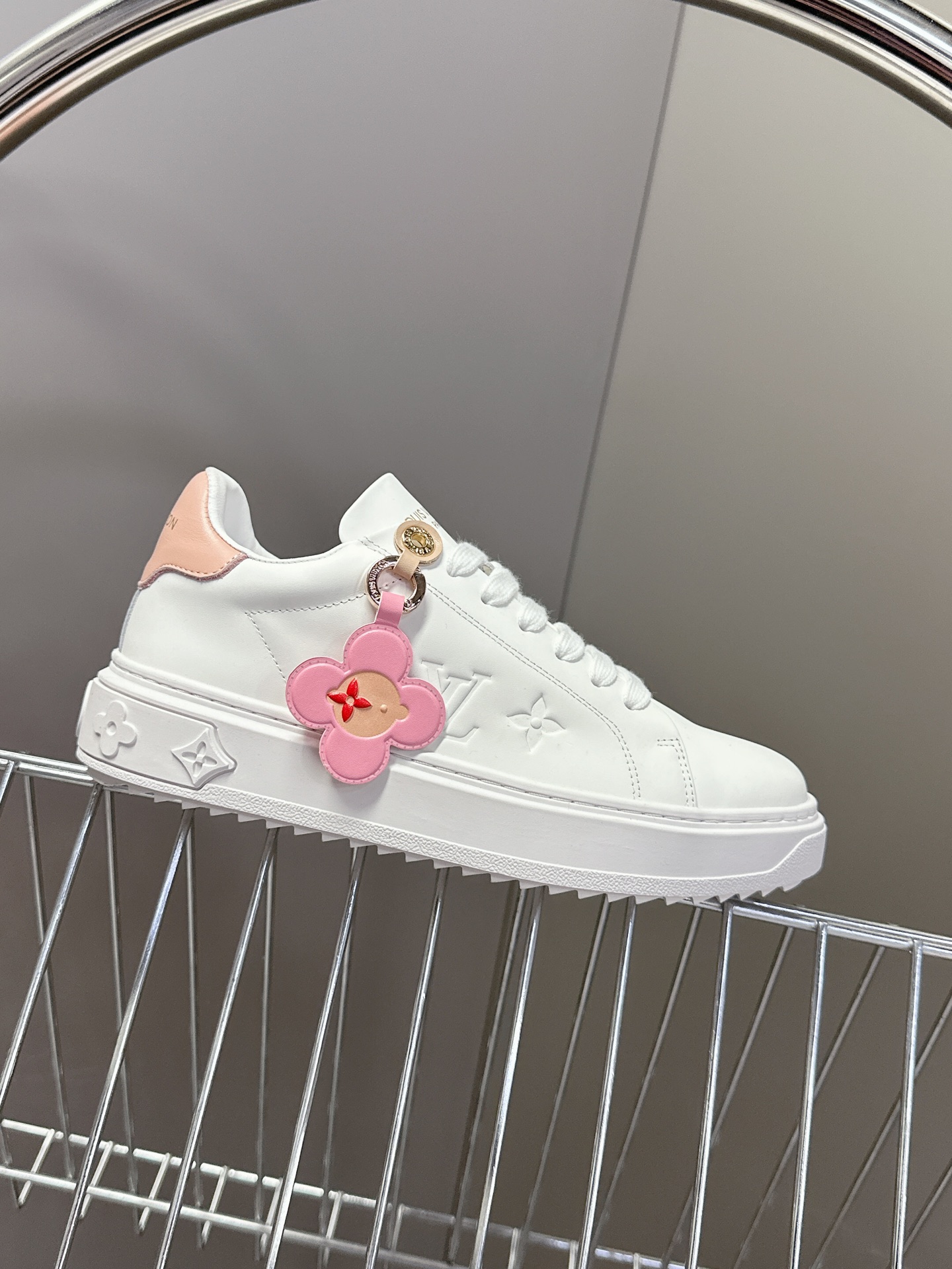 TOP Louis Vuitton LV Sneakers Cow Leather - White