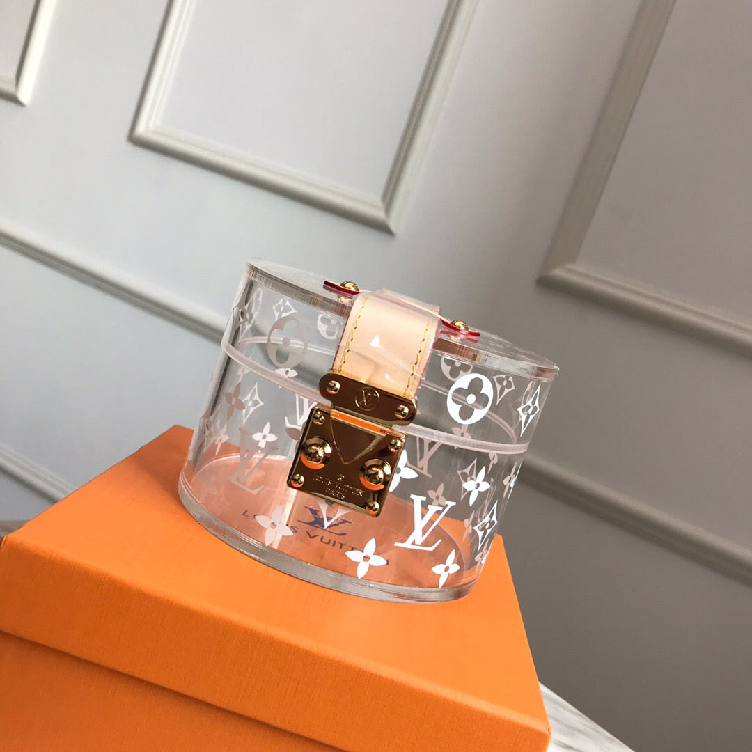 TOP Louis Vuitton LV  Box Scott Monogram 12.5  x 12.5  x 8.5 cm - White