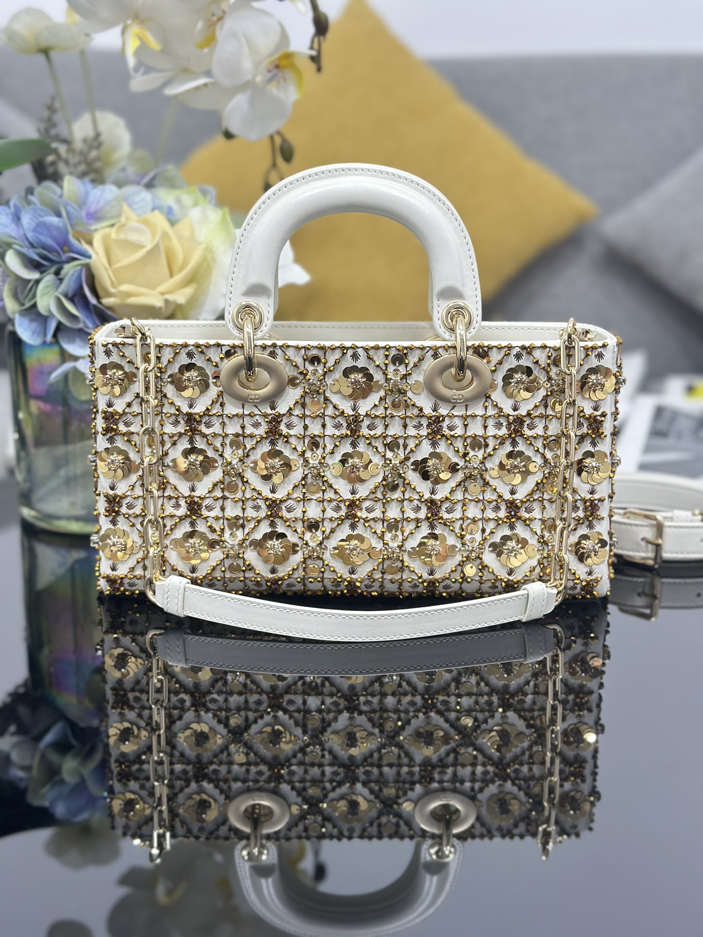TOP Christian Dior Embroidery Beads Lady D-Joy Bag 26 x 13.5 x 5 cm - Gold