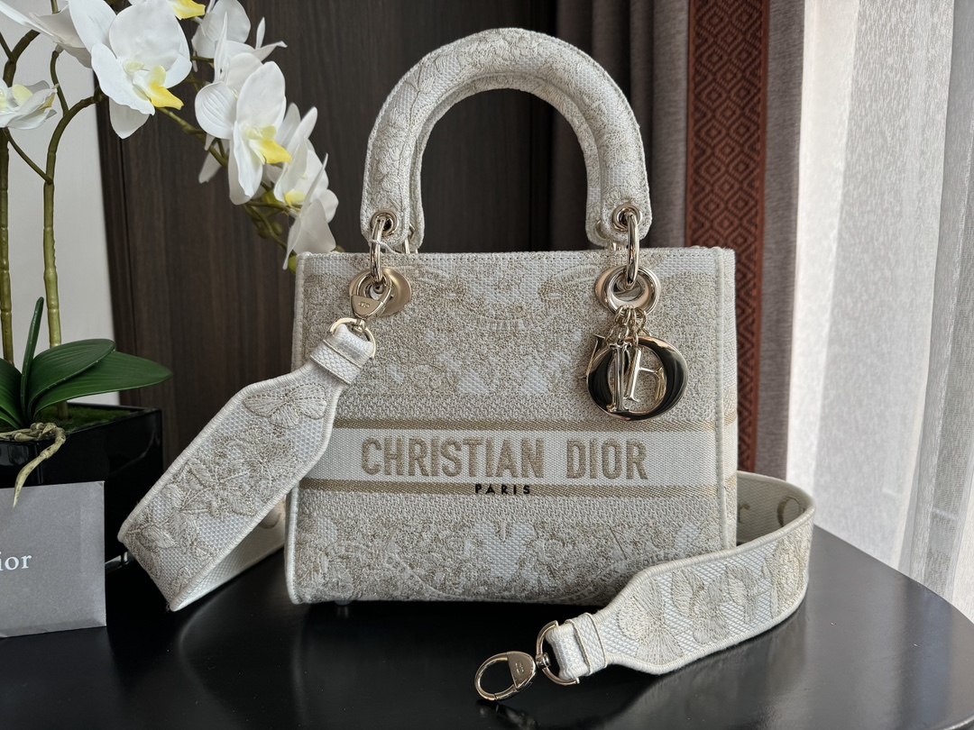 TOP Christian Dior Exquisite Butterfly Embroidery Lady Bags - 24x20x11cm