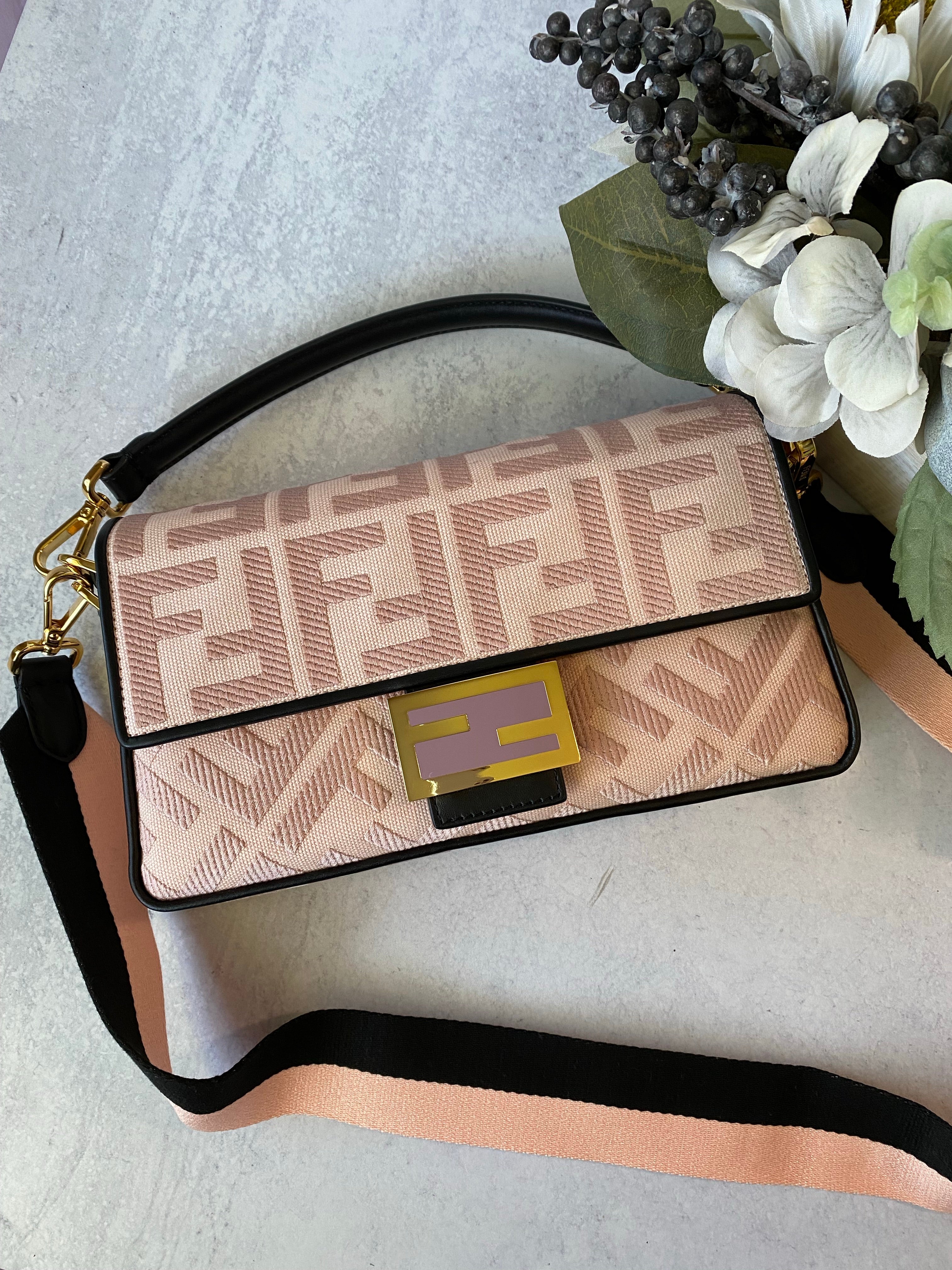 TOP FENDI FENDI Baguette Canvas Bag - Pink