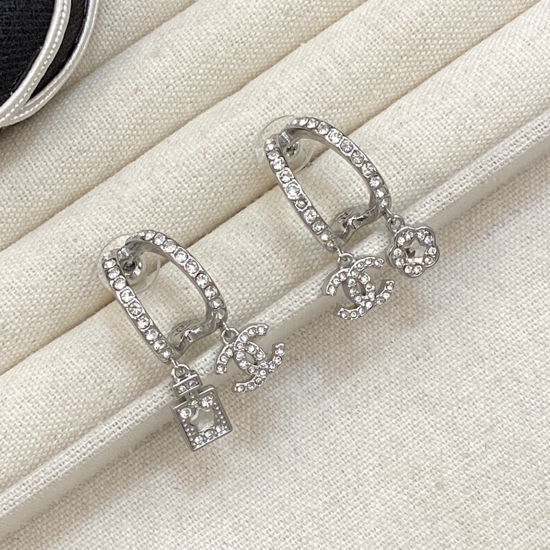 TOP CHANEL CC Earrings - Silver
