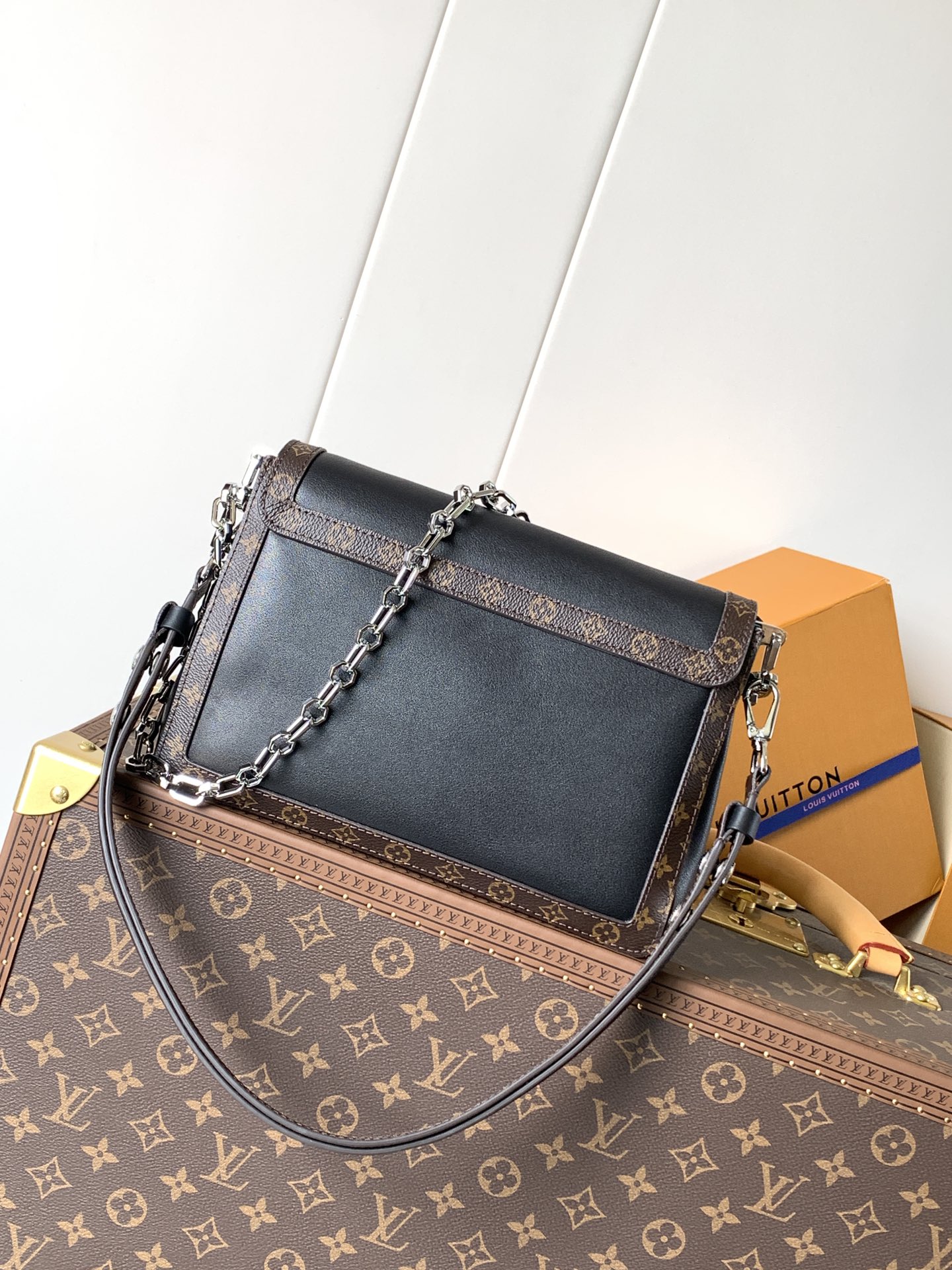 TOP Louis Vuitton LV Dauphine Soft Monogram Bag 24x17x9 cm - Black
