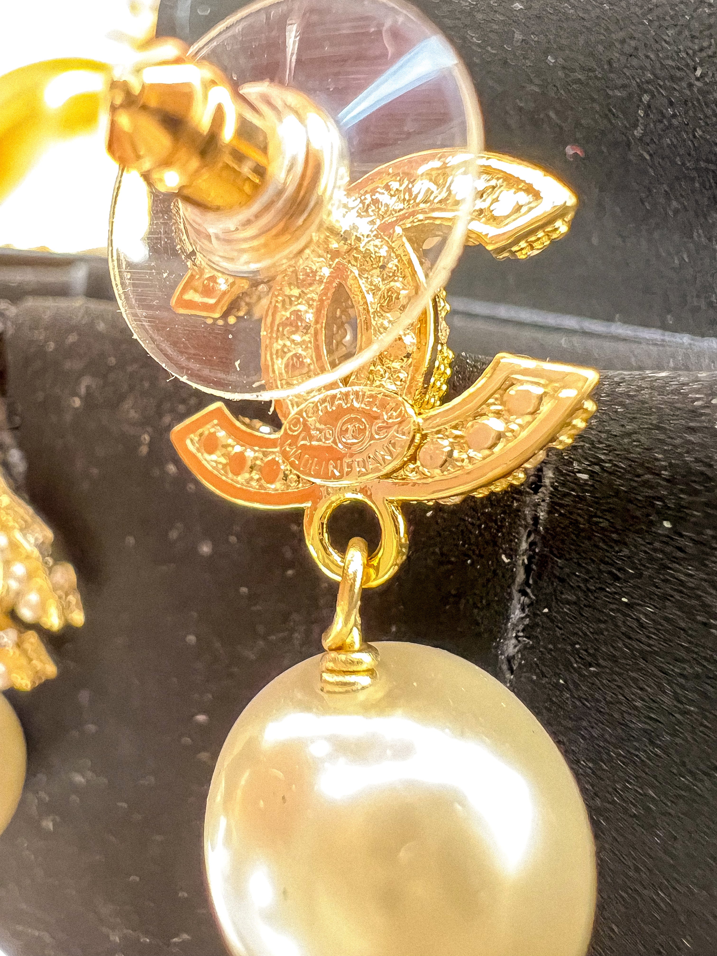 TOP CHANEL Immitation Pearl Drop Earrings