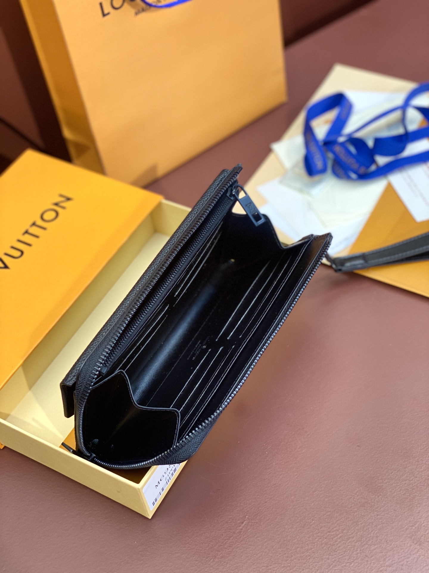 TOP Louis Vuitton LV Aerogram Wallet 20x11x2.5cm - Black