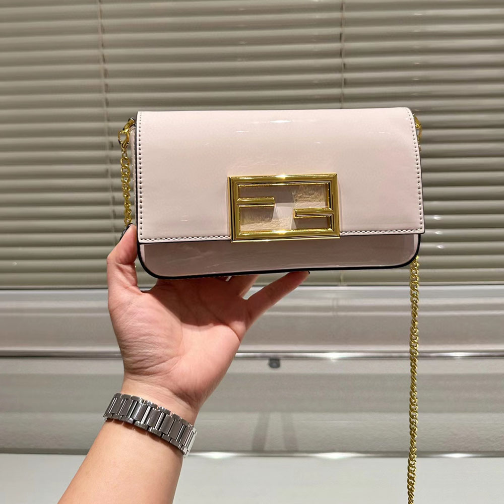 FENDI Chain Wallet Crossbody Bag(Replica)