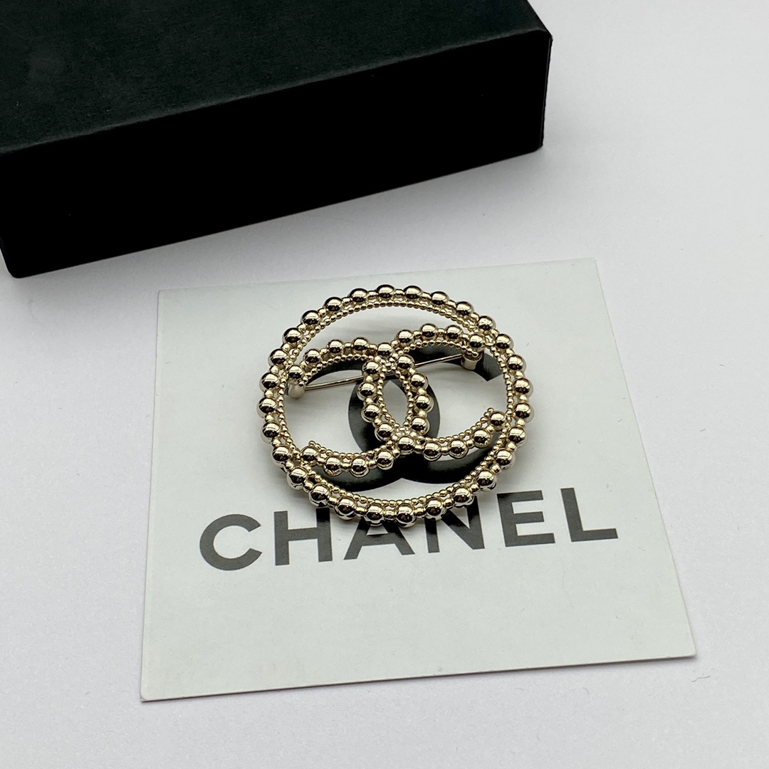 TOP CHANEL Brooch Collections