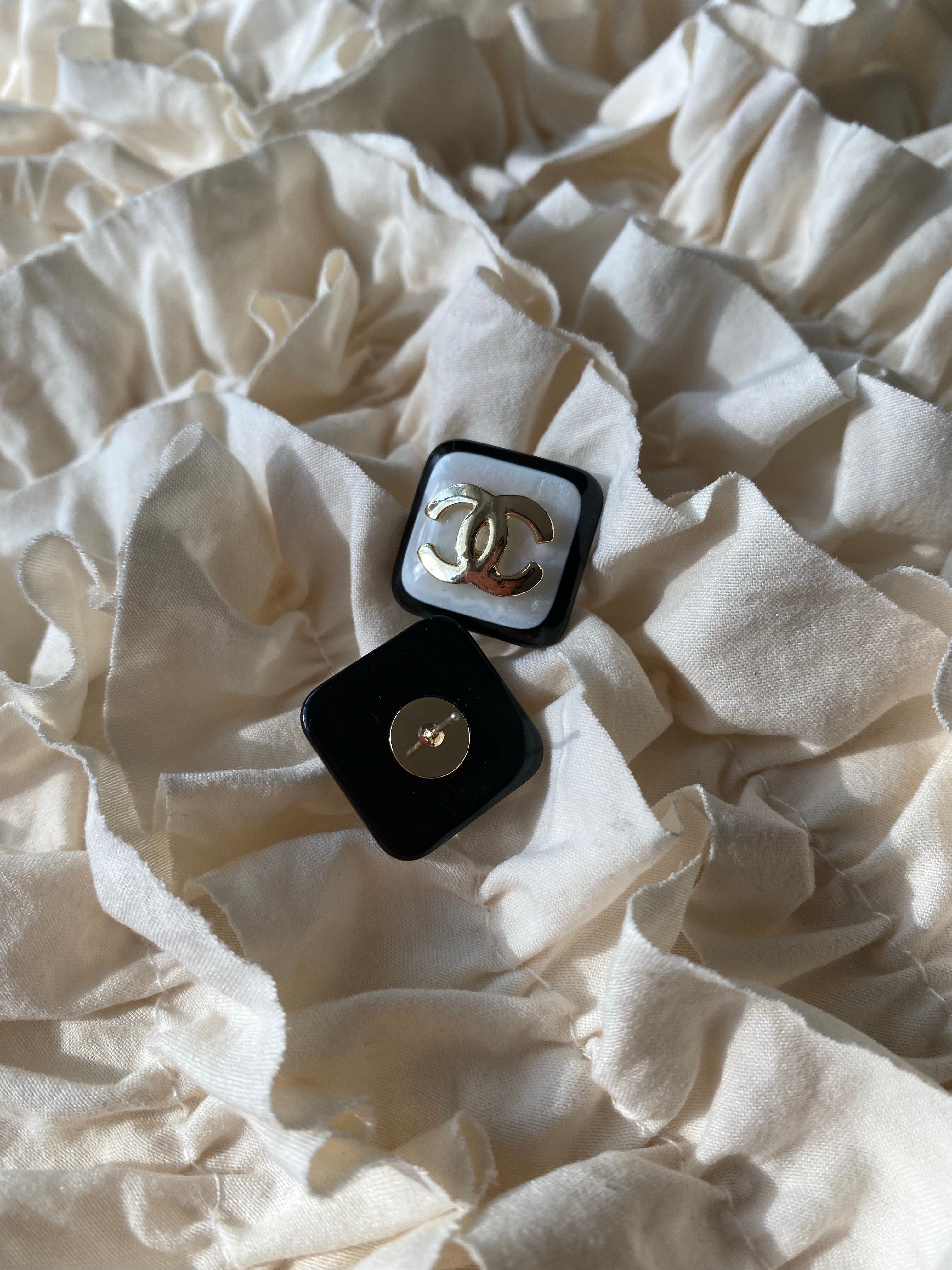 TOP CHANEL Square Black and White Earrings