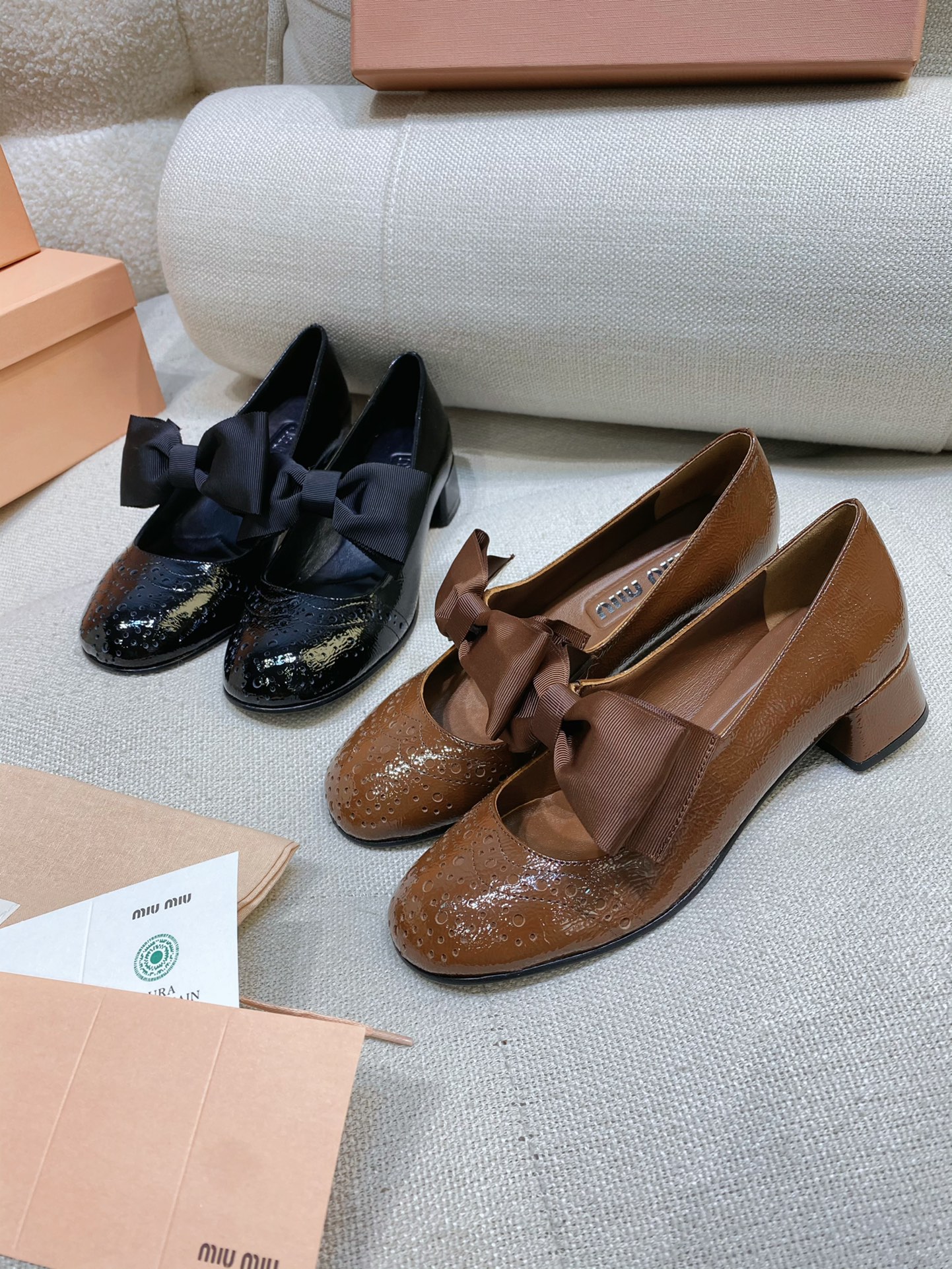 TOP Miu Miu Mary Jane Shoes Single Shoes Varnished Sheepskin - 2 Color