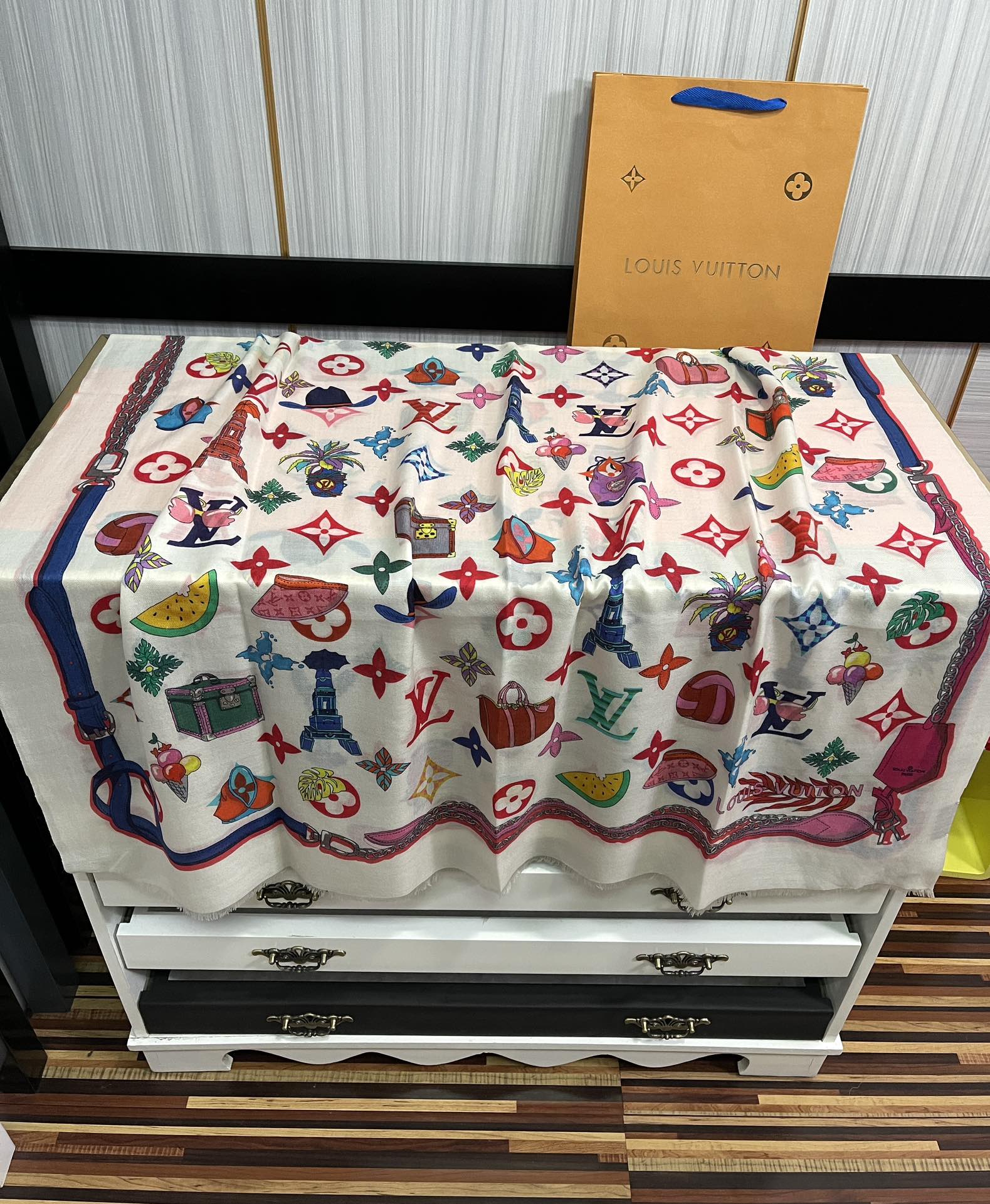 TOP Louis Vuitton LV Double Sided Patterned Fleece Scarf 100 x 200 cm - 2 Colors