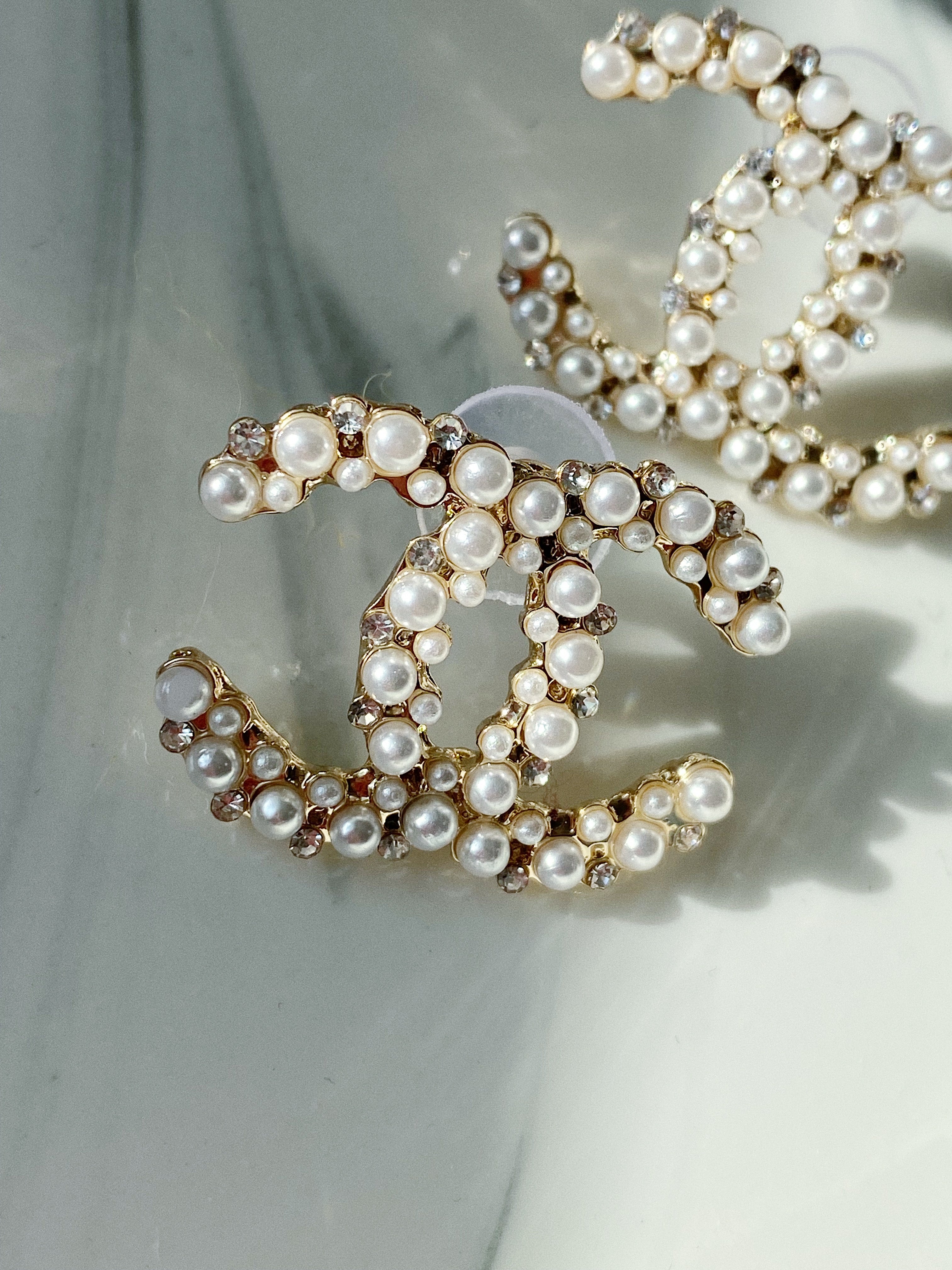 TOP CHANEL Stud Earrings