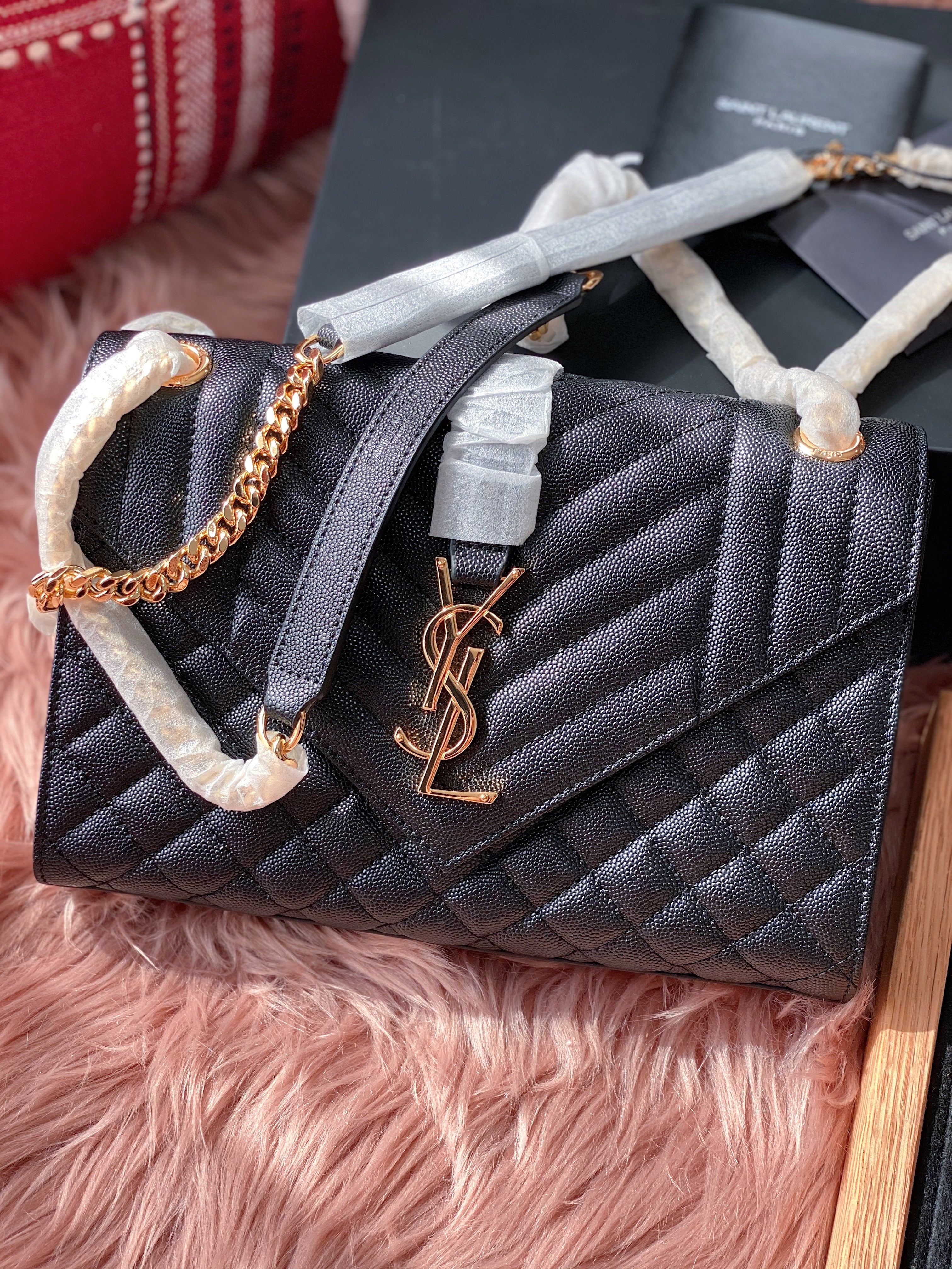 TOP Yves Saint Laurent YSL Y.S.L Envelope Shoulder Bag Small 21cm- Black & Gold Hardware