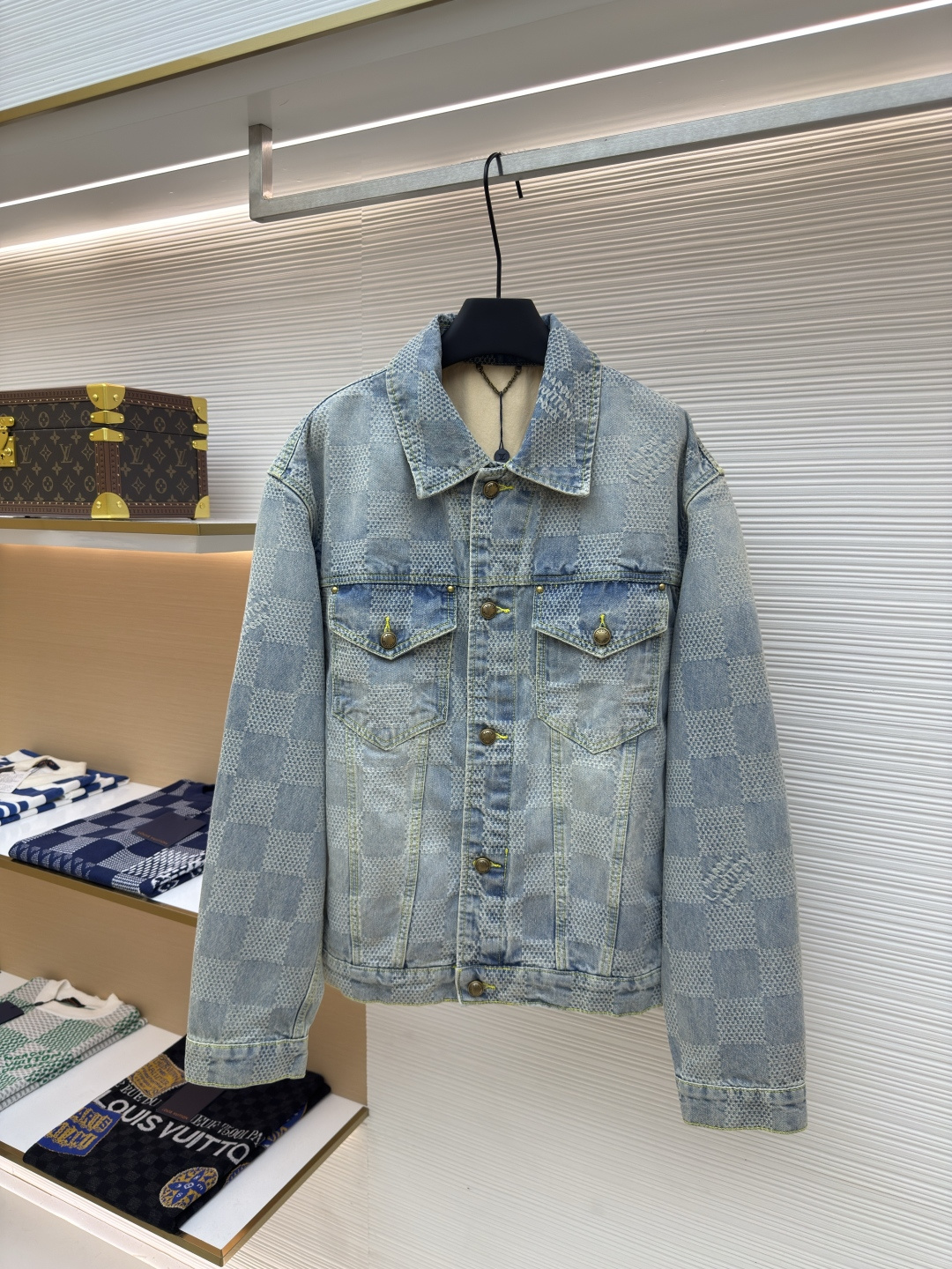 外套 / Jackets