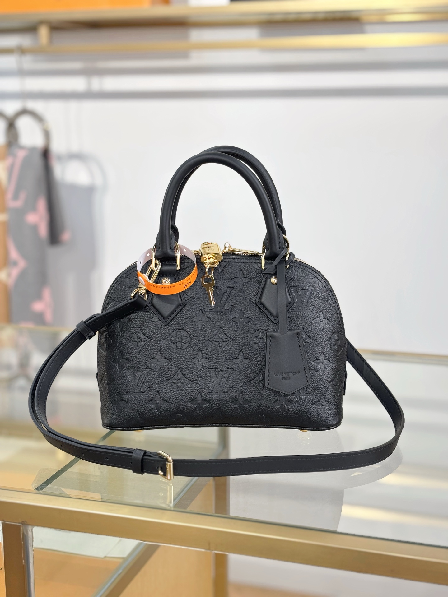 TOP Louis Vuitton LV Alma BB Bag 23.5x17.5x11.5 cm - Black