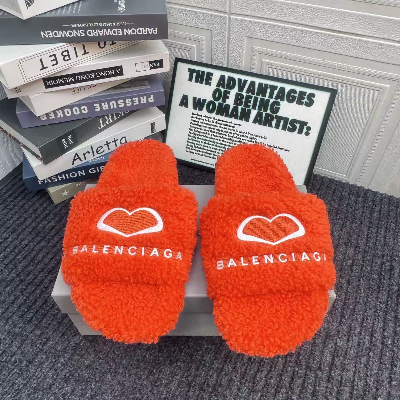 Balenciaga Fluffy Slippers(Replica)