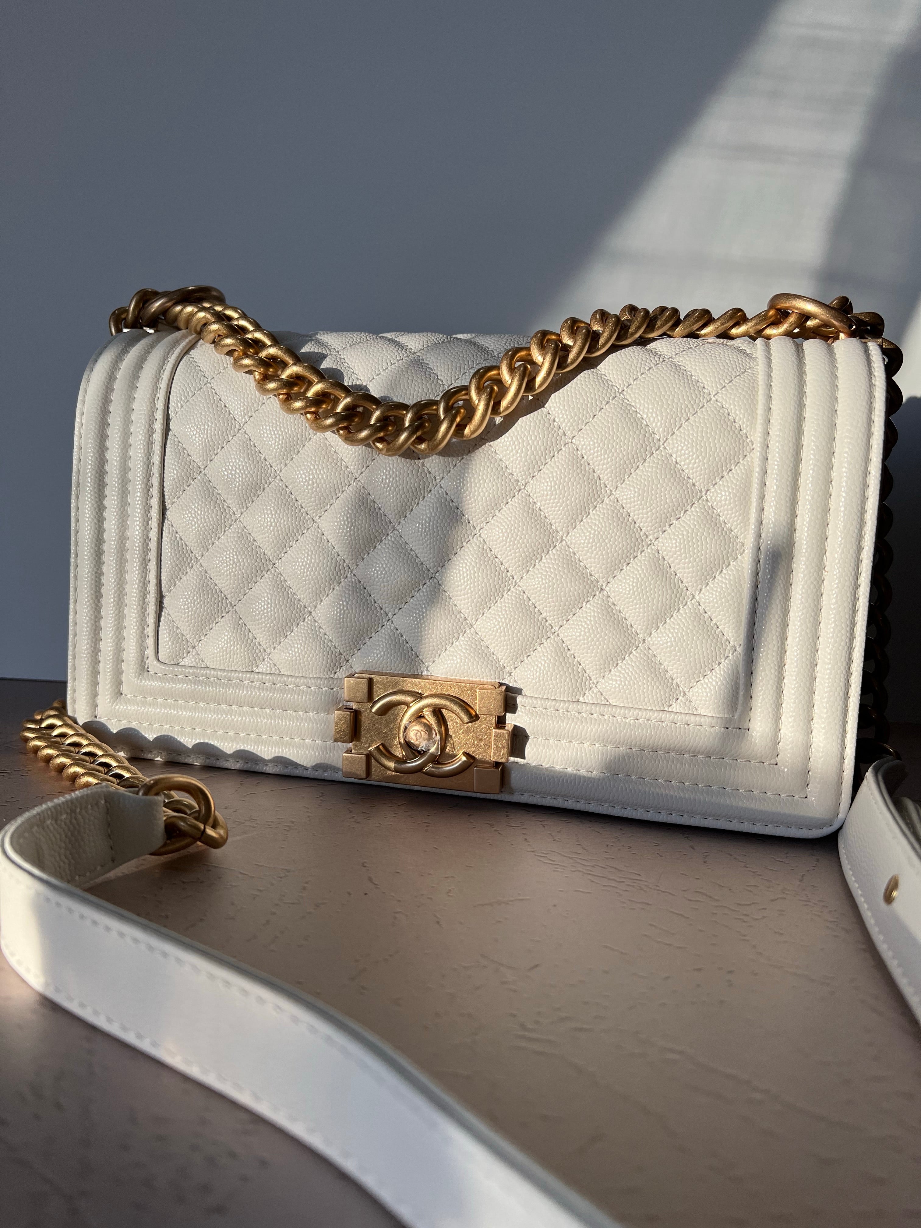 TOP CHANEL Le Boy Bag Caviar Medium 25CM  - White & GHW