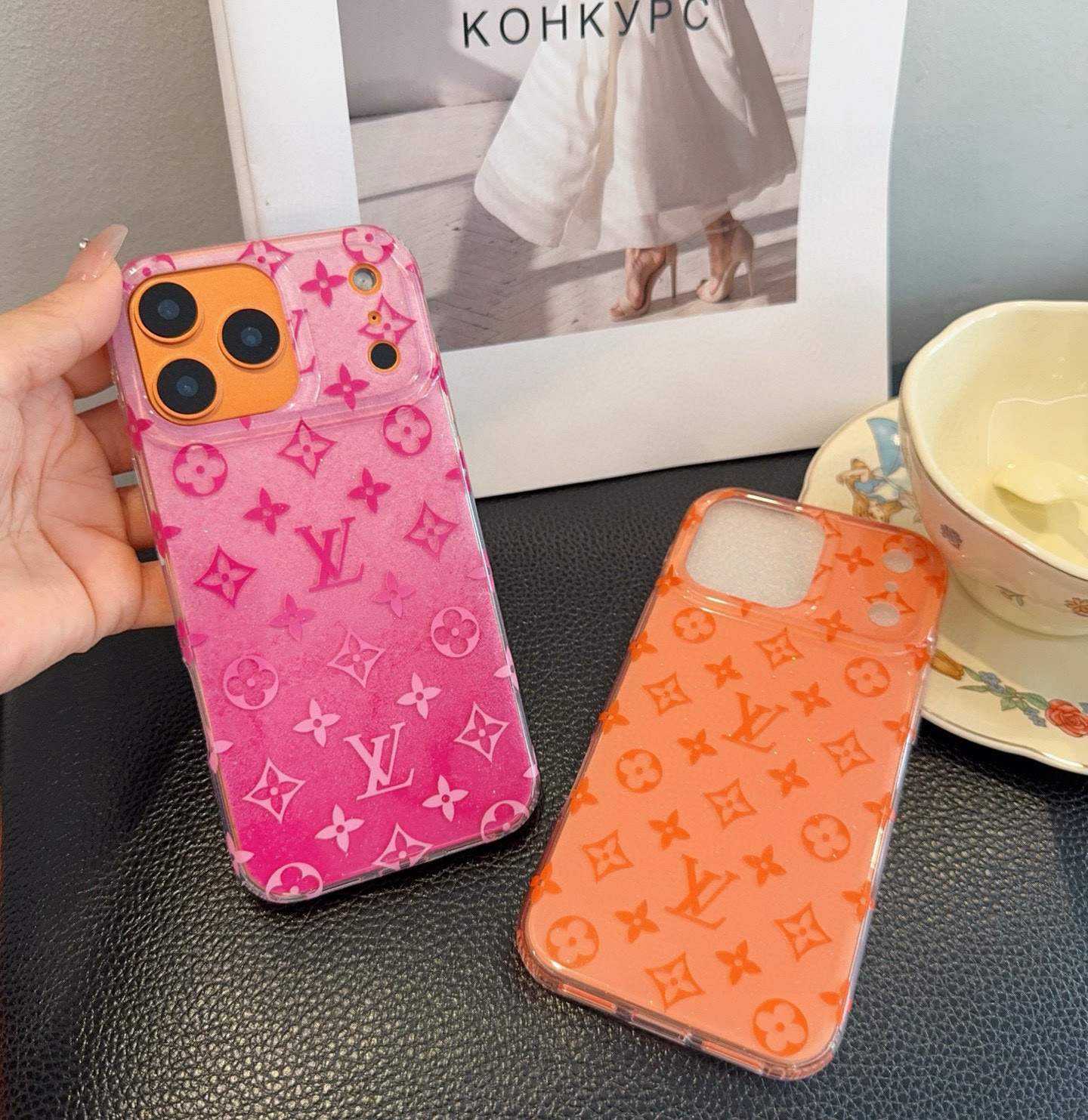 TOP Louis Vuitton LV IPhone Case - 2 Colors
