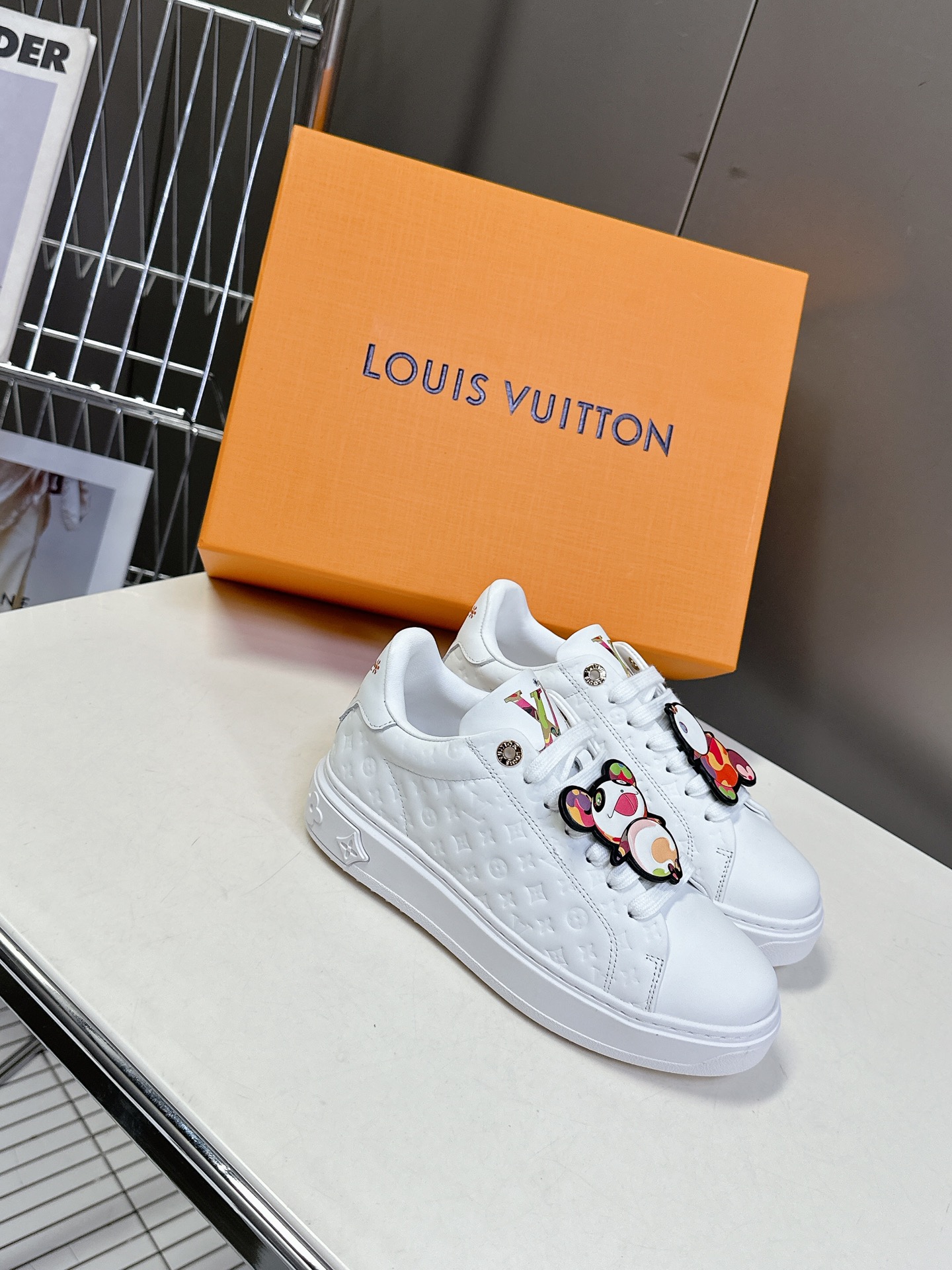 TOP Louis Vuitton LV Sneakers Cow Leather - White