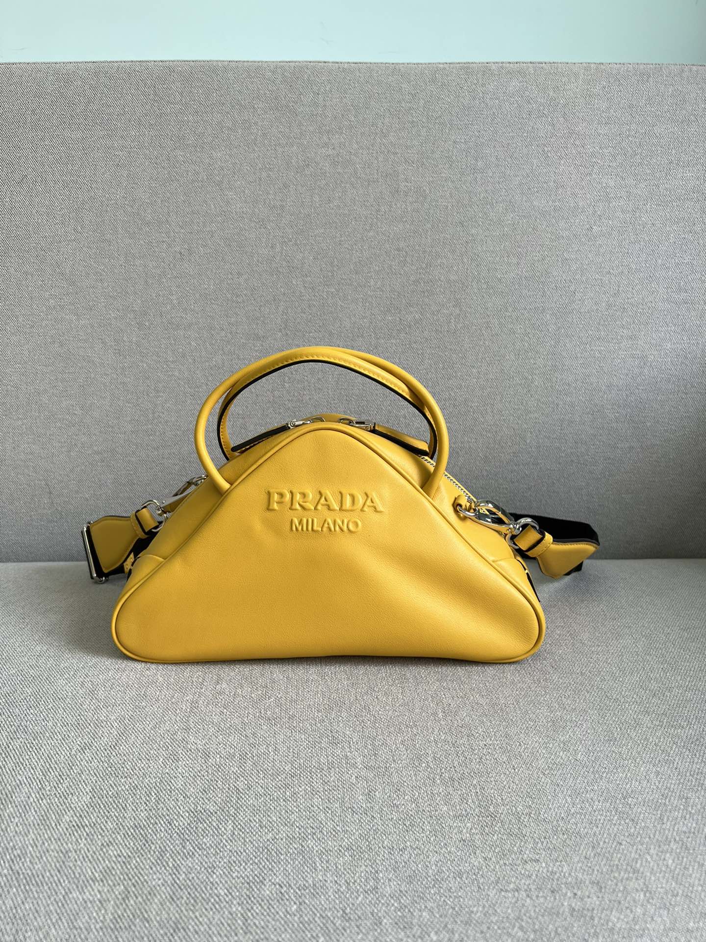 TOP PRADA Bowling Shoulder Bag 25x14x11 cm - 2 Colors