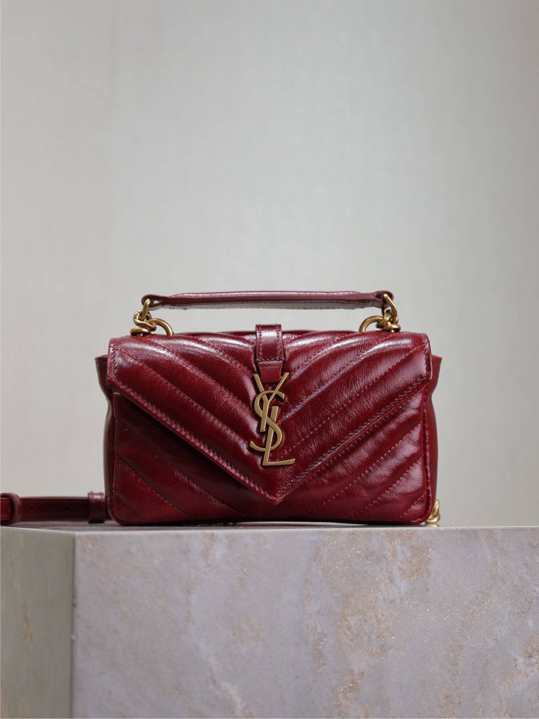 TOP Yves Saint Laurent YSL Oil Wax Leather Chain Messenger Bag 20×13×3cm - Red