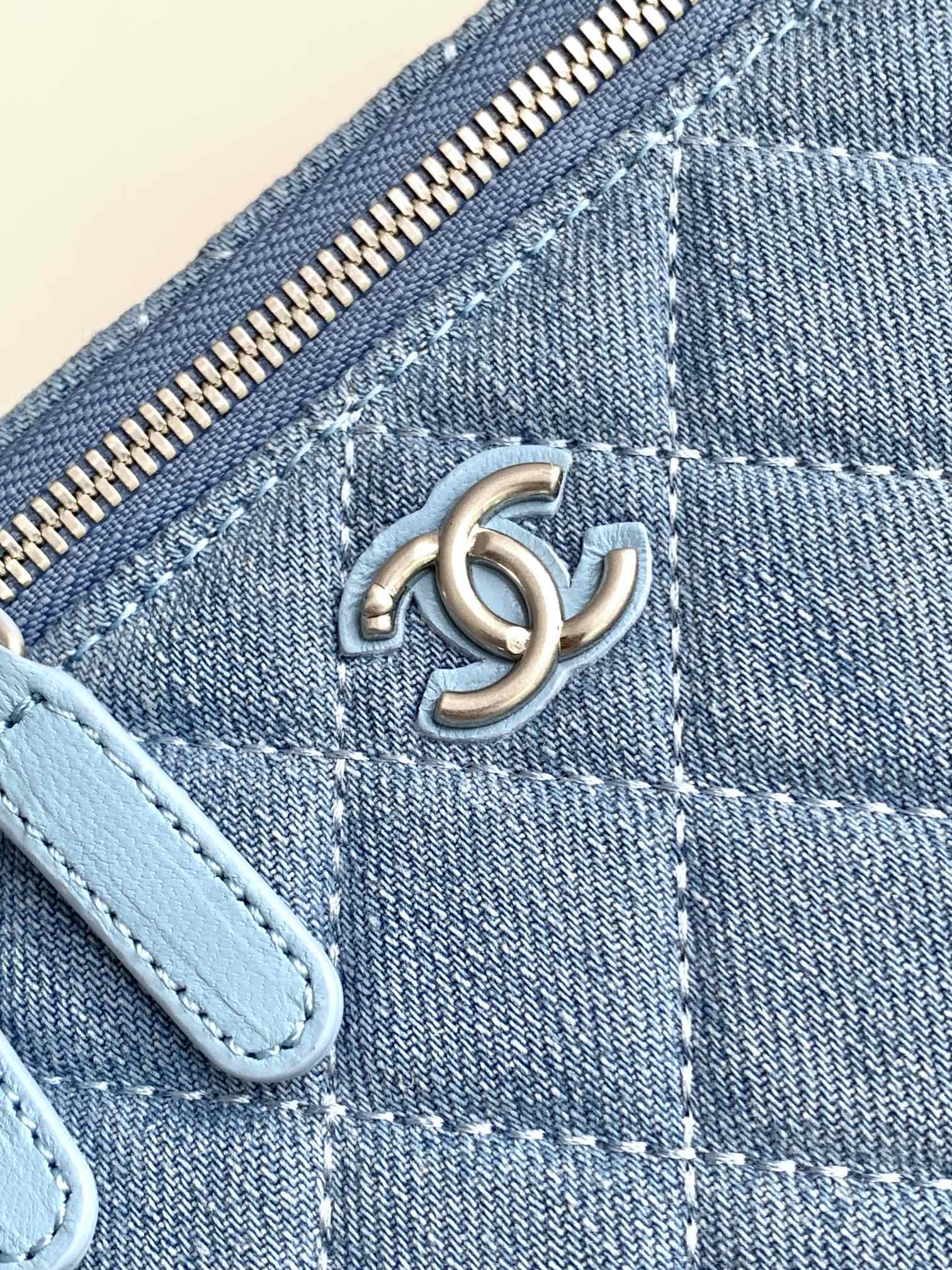 TOP CHANEL Vanity Case Denim with Heart Shape Adjustable Buckle 8.5x11x7cm/9.5x18x8cm - Blue