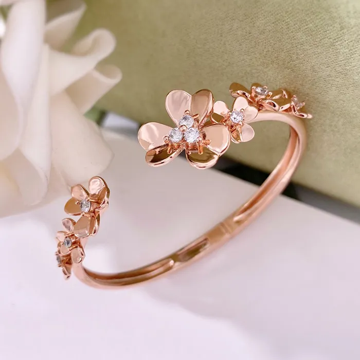 TOP Van Cleef & Arpels VCA Bracelet - 3 Colors