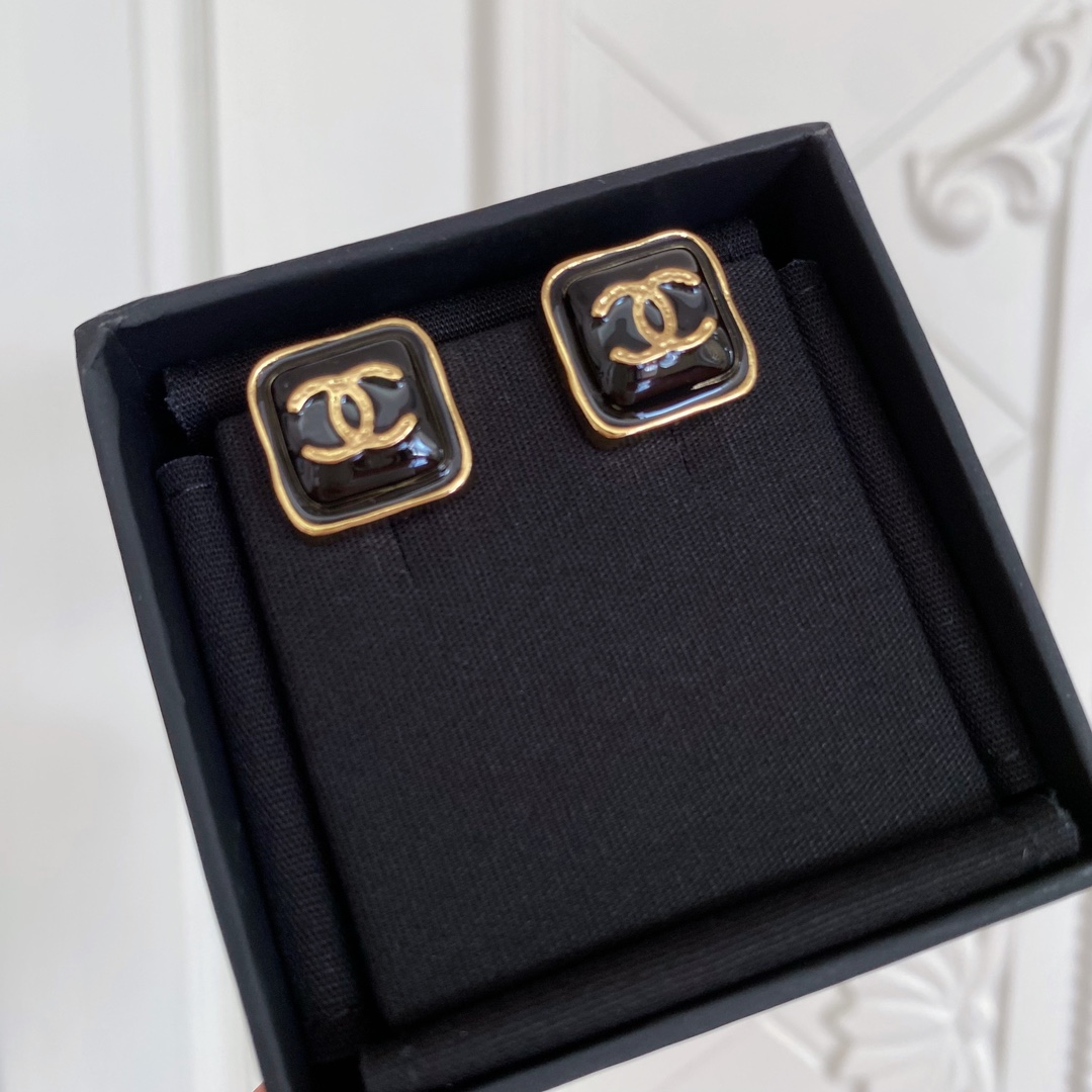 TOP CHANEL Black Gold Sugar Cube Earrings