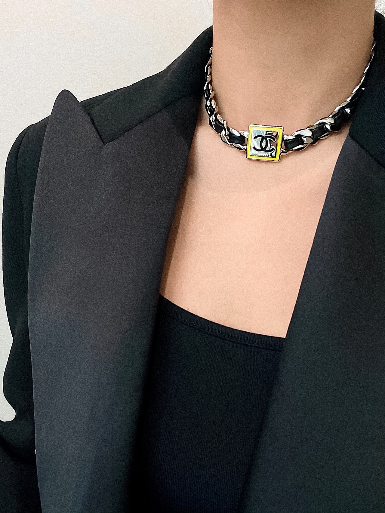 TOP CHANEL CC Choker Necklace-Black