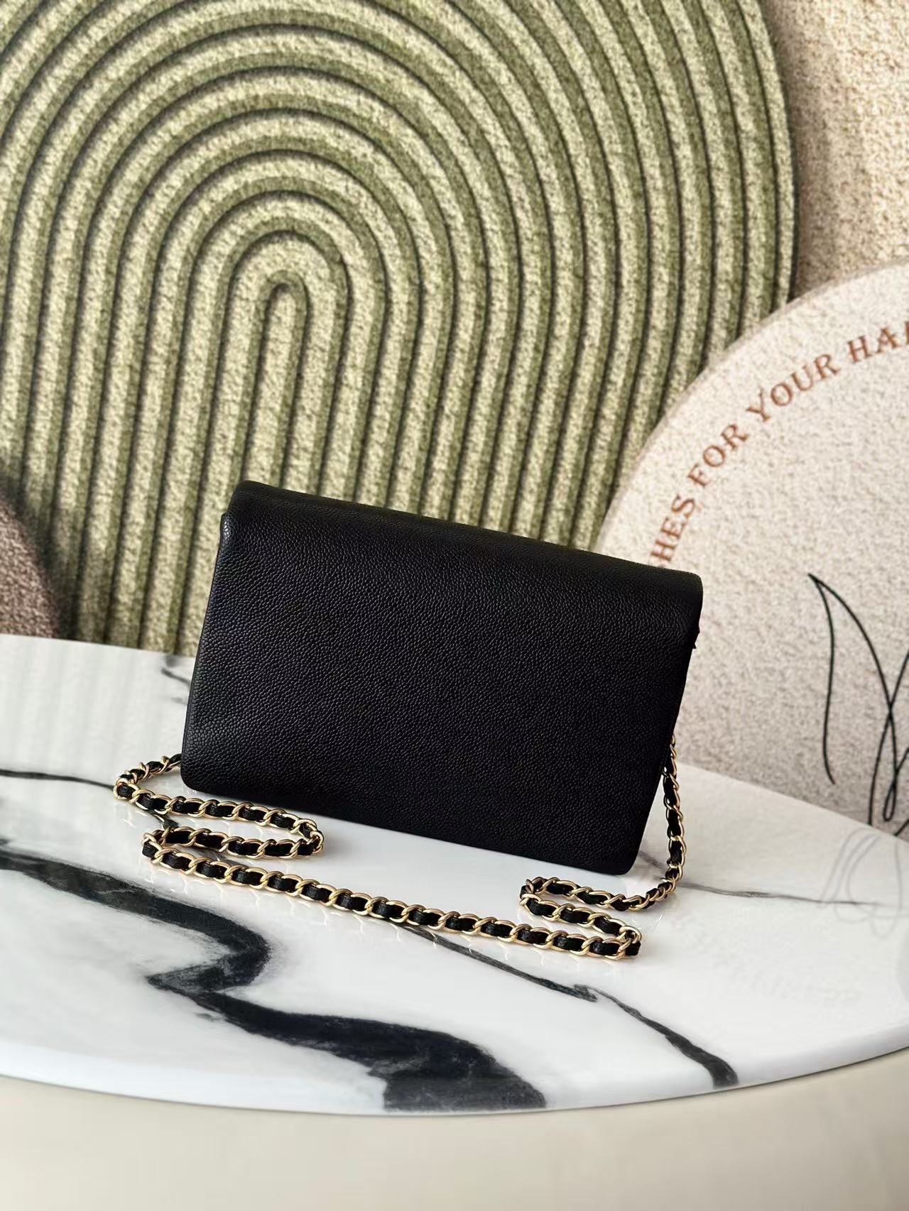 TOP CHANEL Flap Bag Calfskin 13×22x7cm - Black