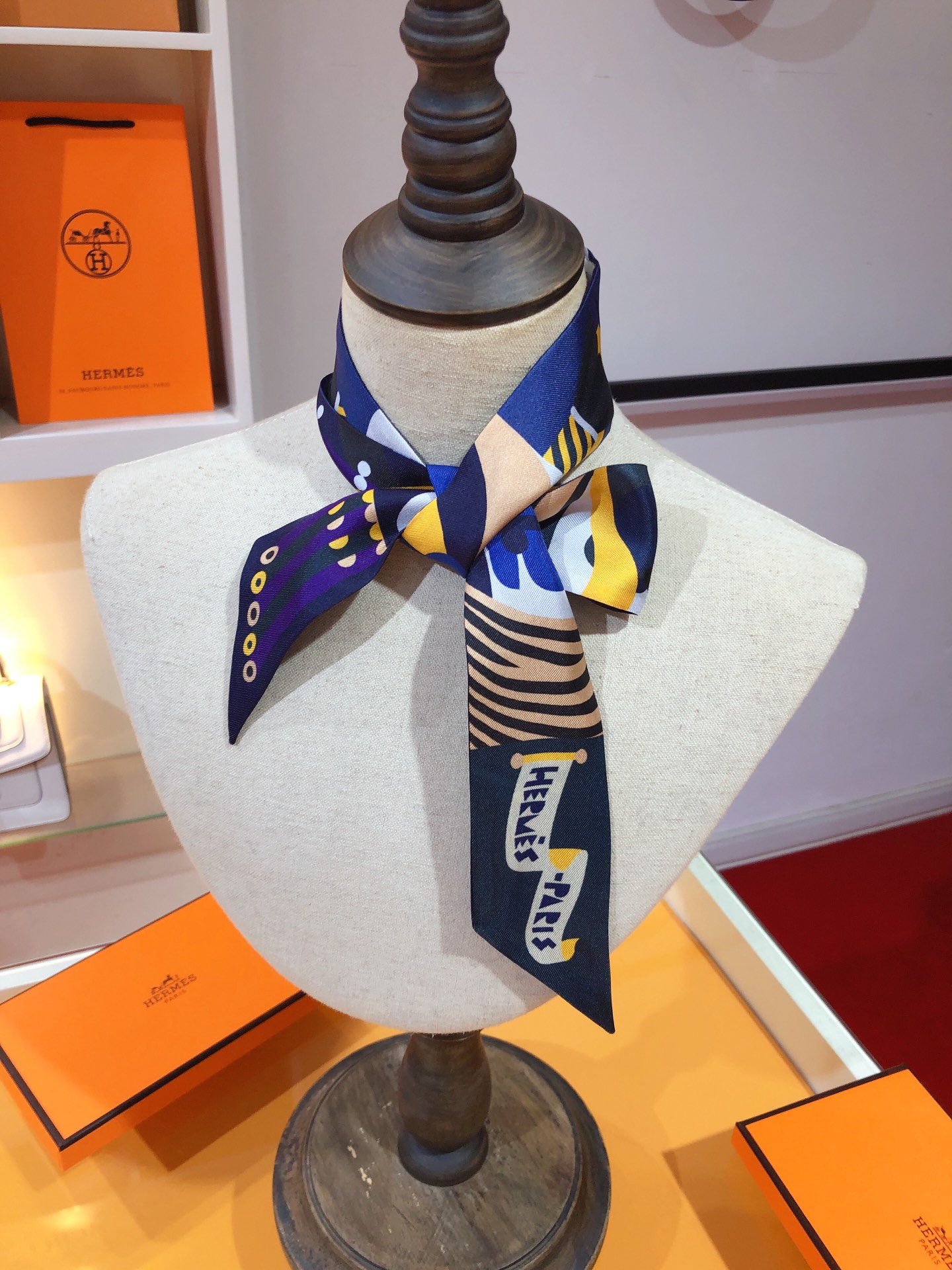 TOP HERMES Grand Parade Twilly Scarf 86 x 5 cm - 4 Colours