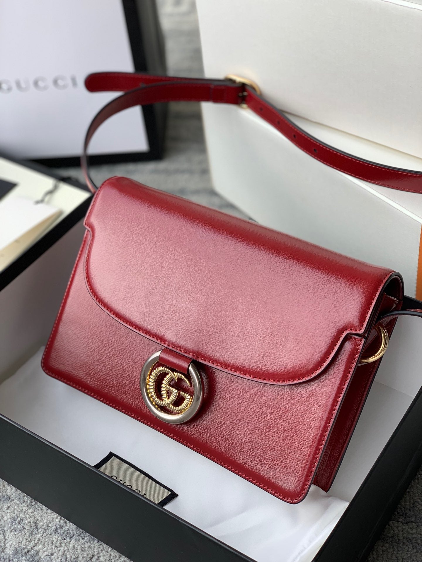 TOP GUCCI GG Logo Plaque Shoulder Bag