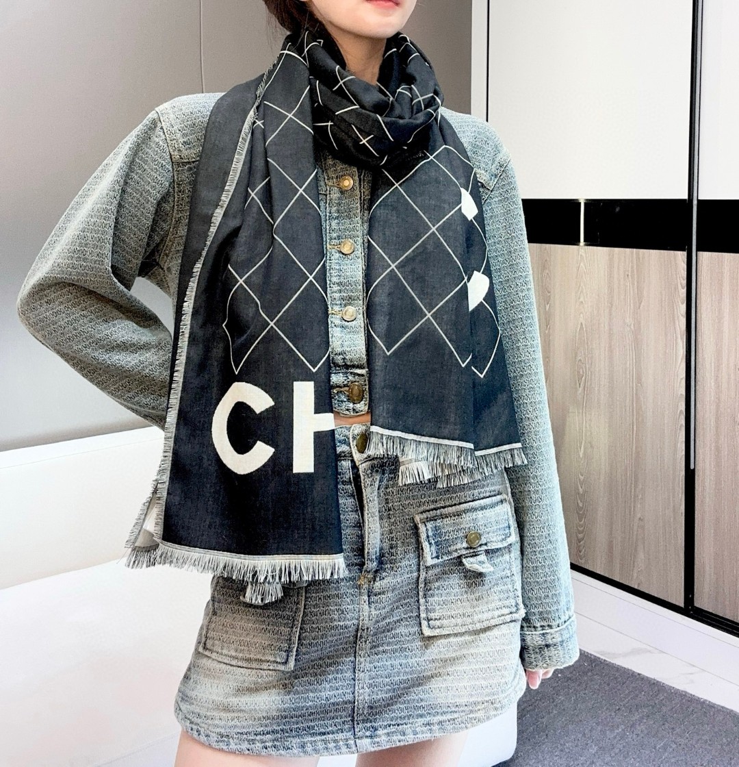 TOP CHANEL Black and White Scarf 70x200cm - Black and White