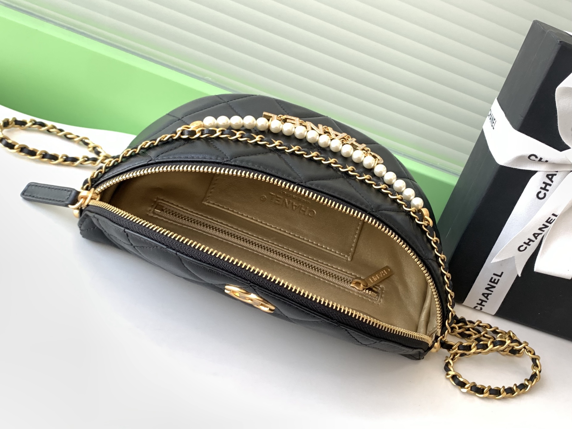 TOP CHANEL Pearl Chain Fanny Pack 24*17*11cm - 2 Colour