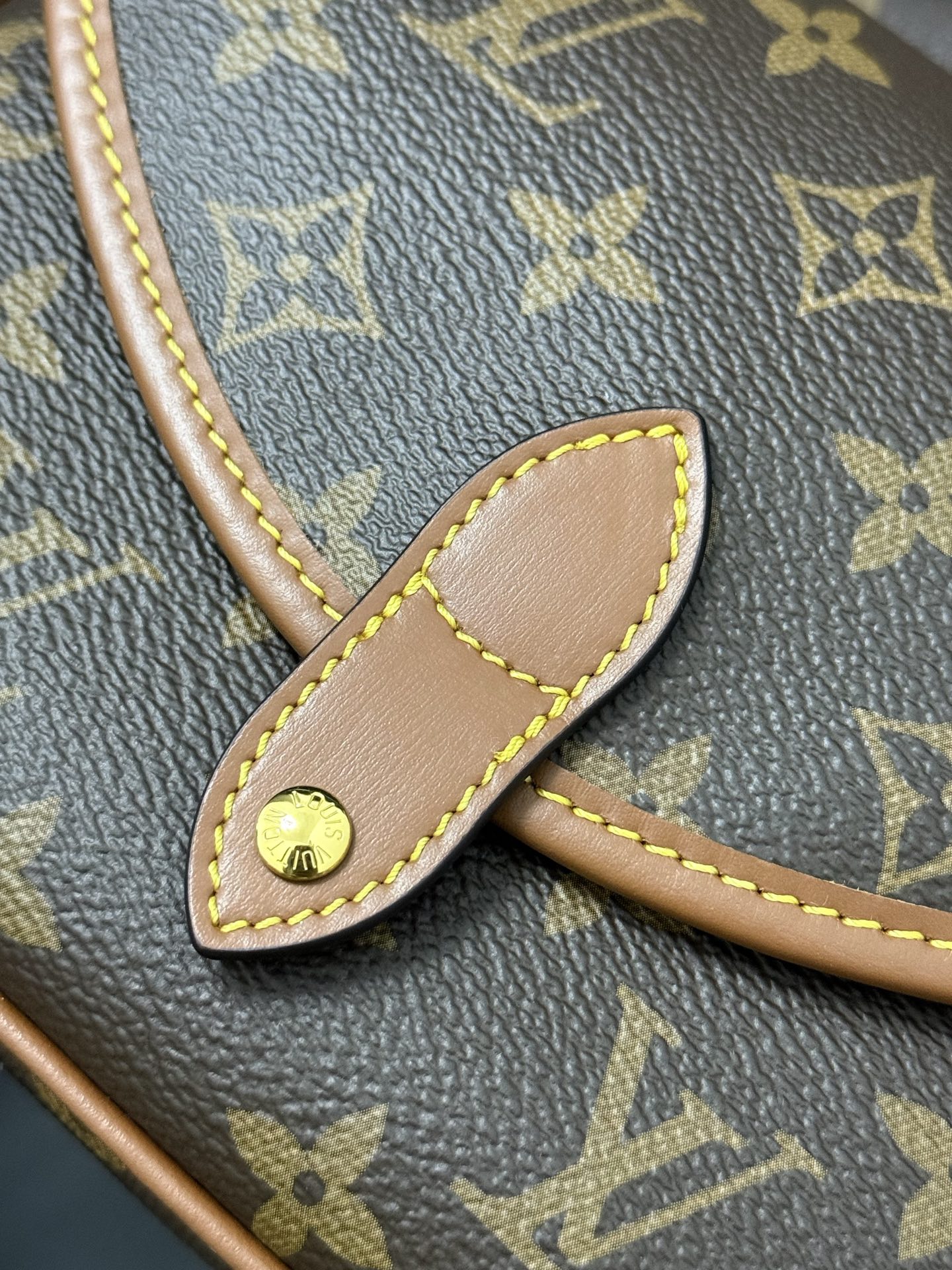 TOP Louis Vuitton LV Duo BB Waist Bag 14 x 6 x 19 cm - Brown