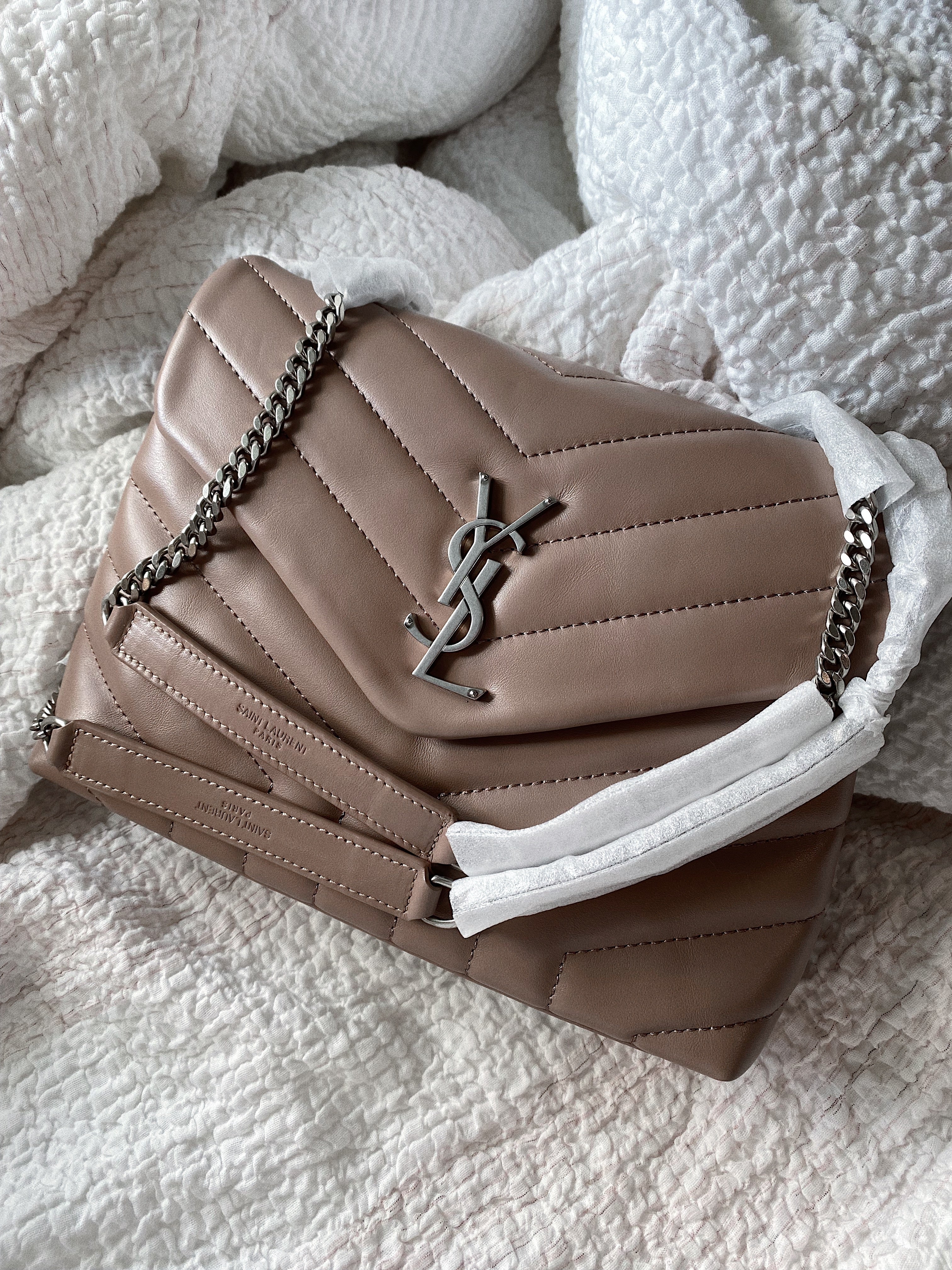 TOP Yves Saint Laurent YSL Loulou Quilted Shoulder Bag Small 20cm - Taupe
