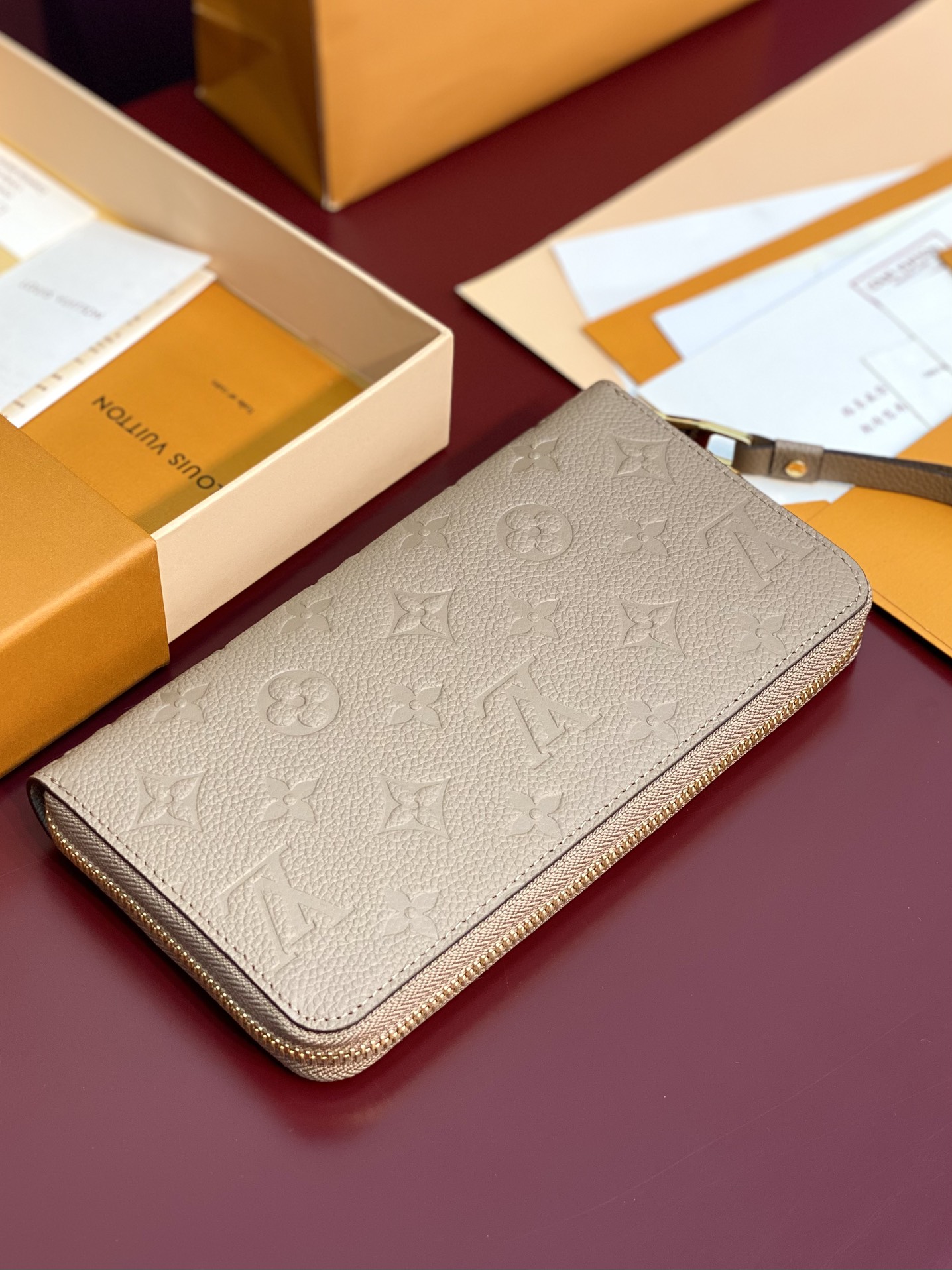 TOP Louis Vuitton LV Zippy Wallet Monogram Empreinte Leather 19.5x10cm - Khaki