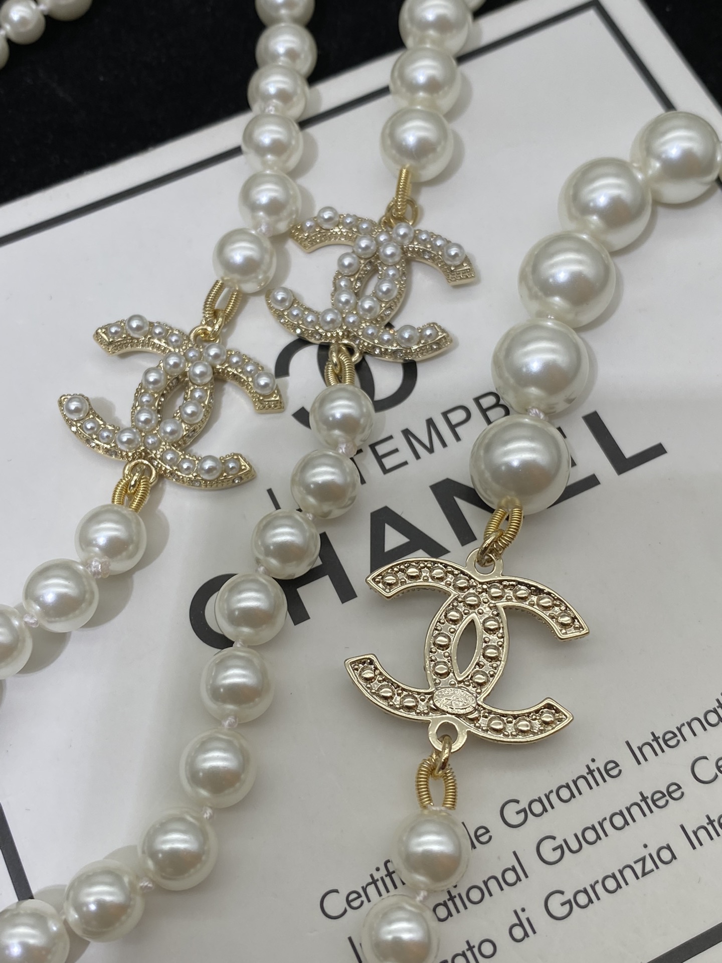 TOP CHANEL Layering Pearl Necklace